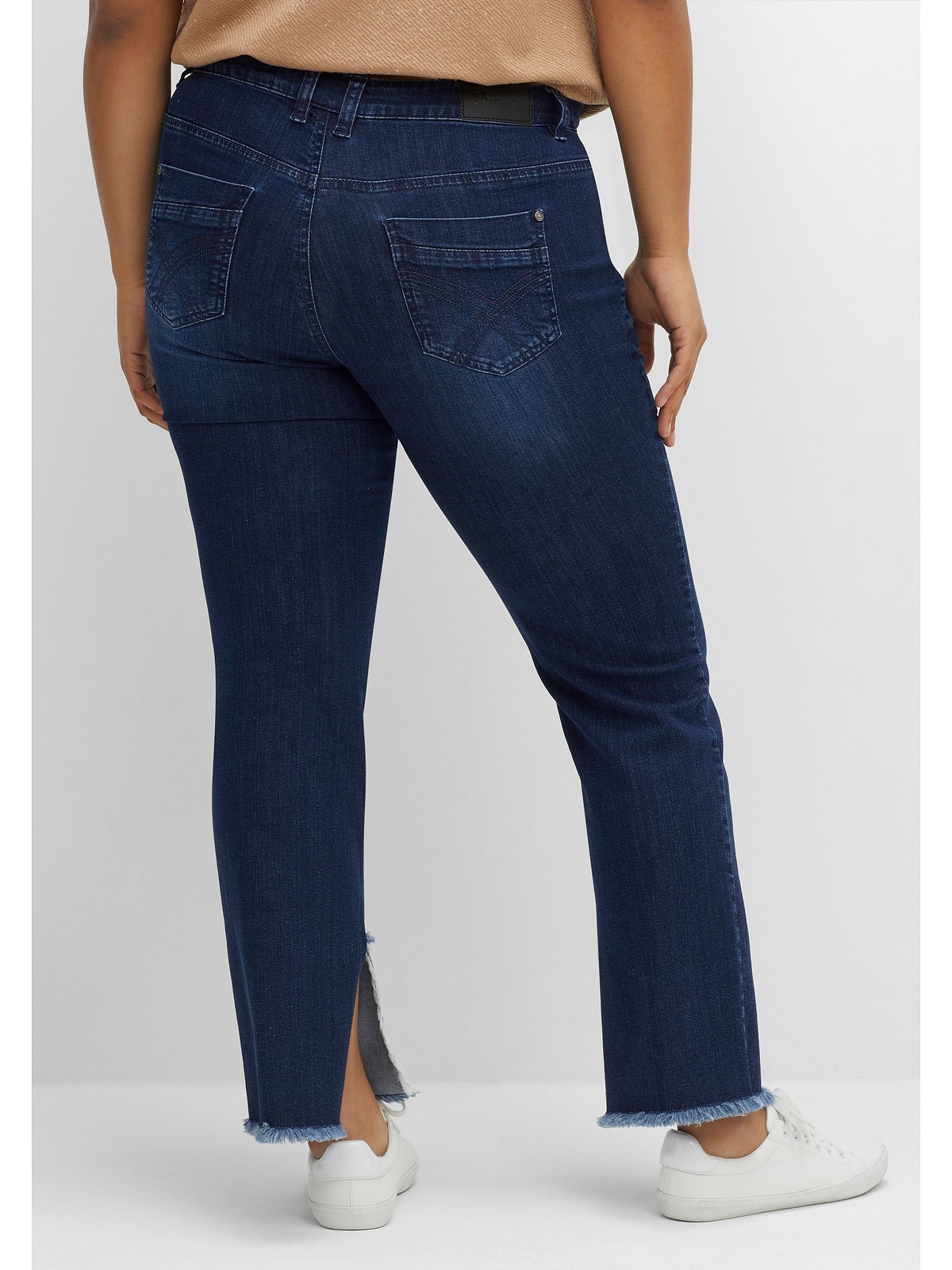 Sheego Gerade Jeans »Große Größen«, mit Fransendetails am Saum bestellen |  I\'m walking | Straight-Fit Jeans