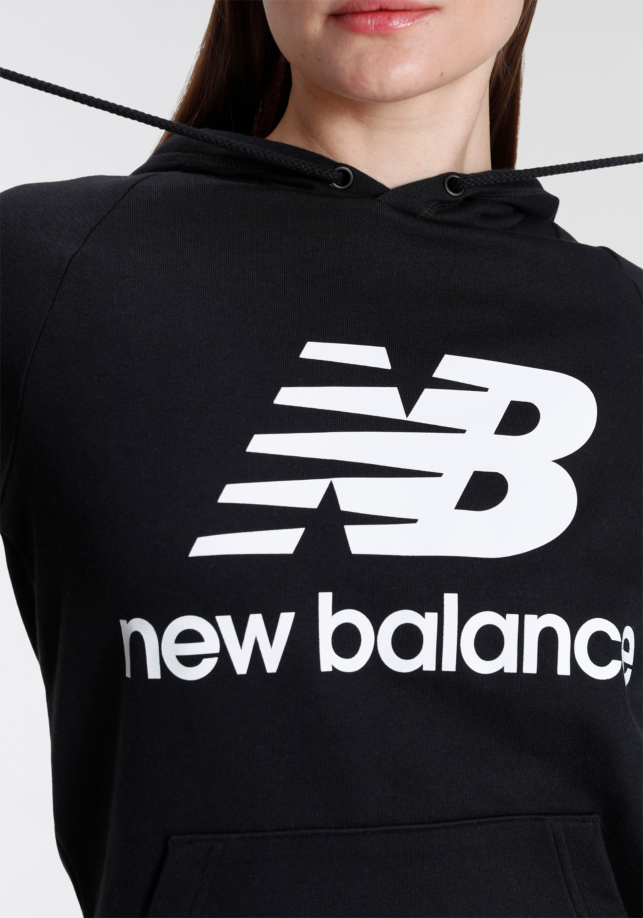 New Balance Kapuzensweatshirt »NB ESSENTIALS STACKED LOGO HOODIE« bestellen  | I'm walking