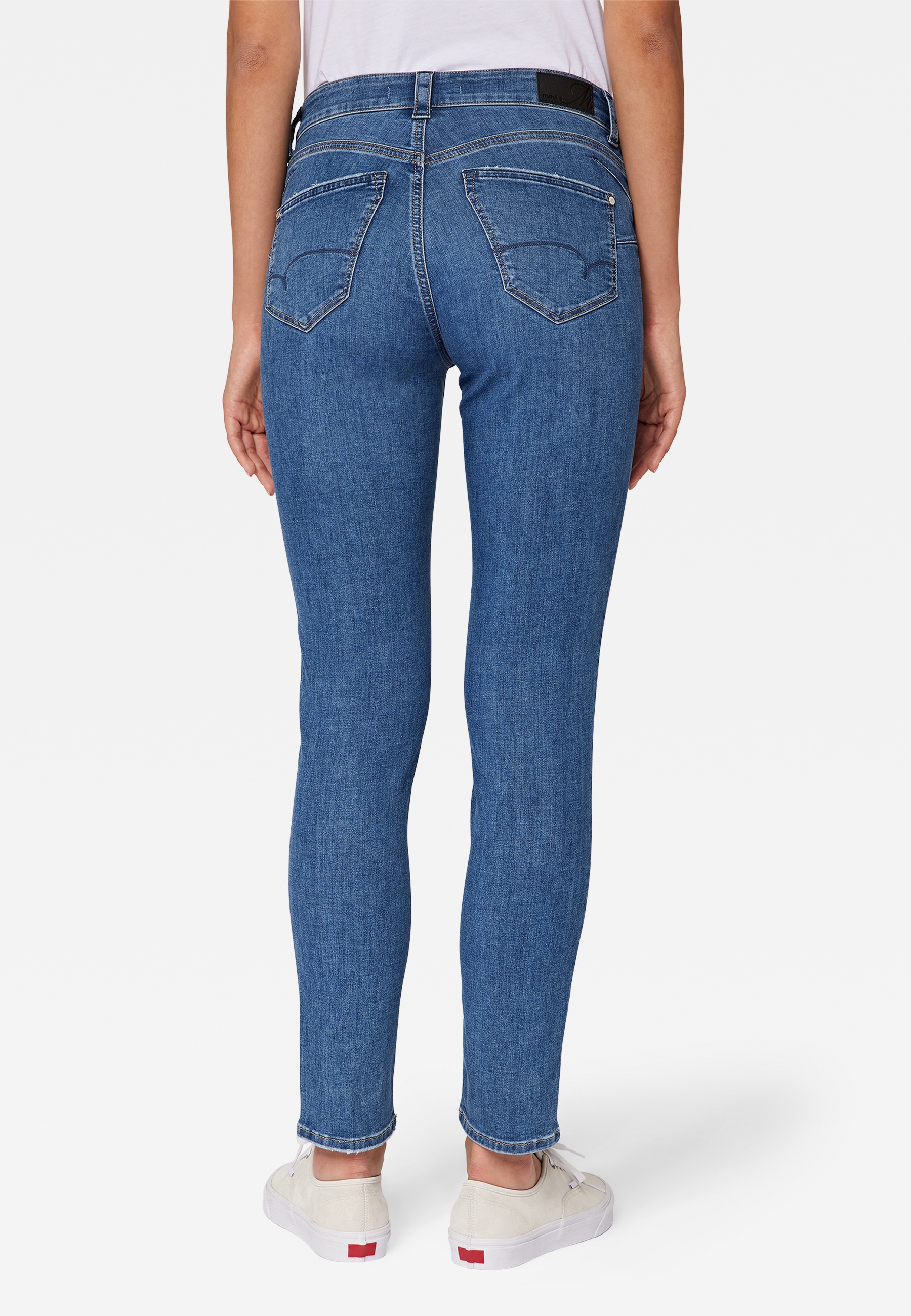 Skinny »// Modell | Mavi Jeans I\'m walking Label-Detail Slim \