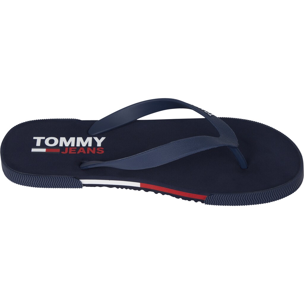 Tommy Jeans Zehentrenner »MENS FLAG BEACH SANDAL«, mit Streifen in der Laufsohle