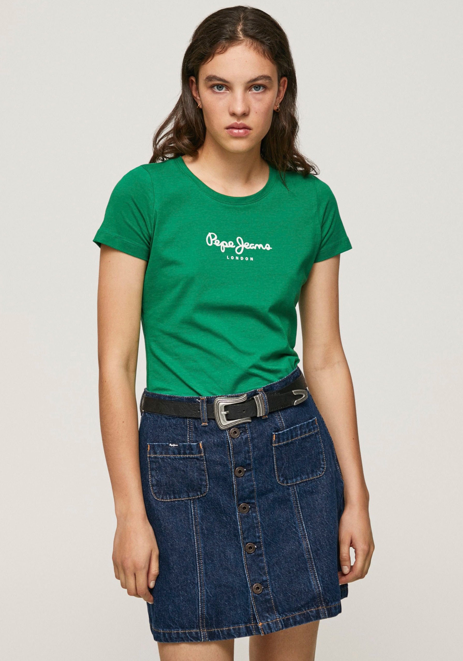 in T-Shirt schlichter und in Pepe »VIOLETTE«, Passform kaufen figurbetonter Optik Jeans unifarbener