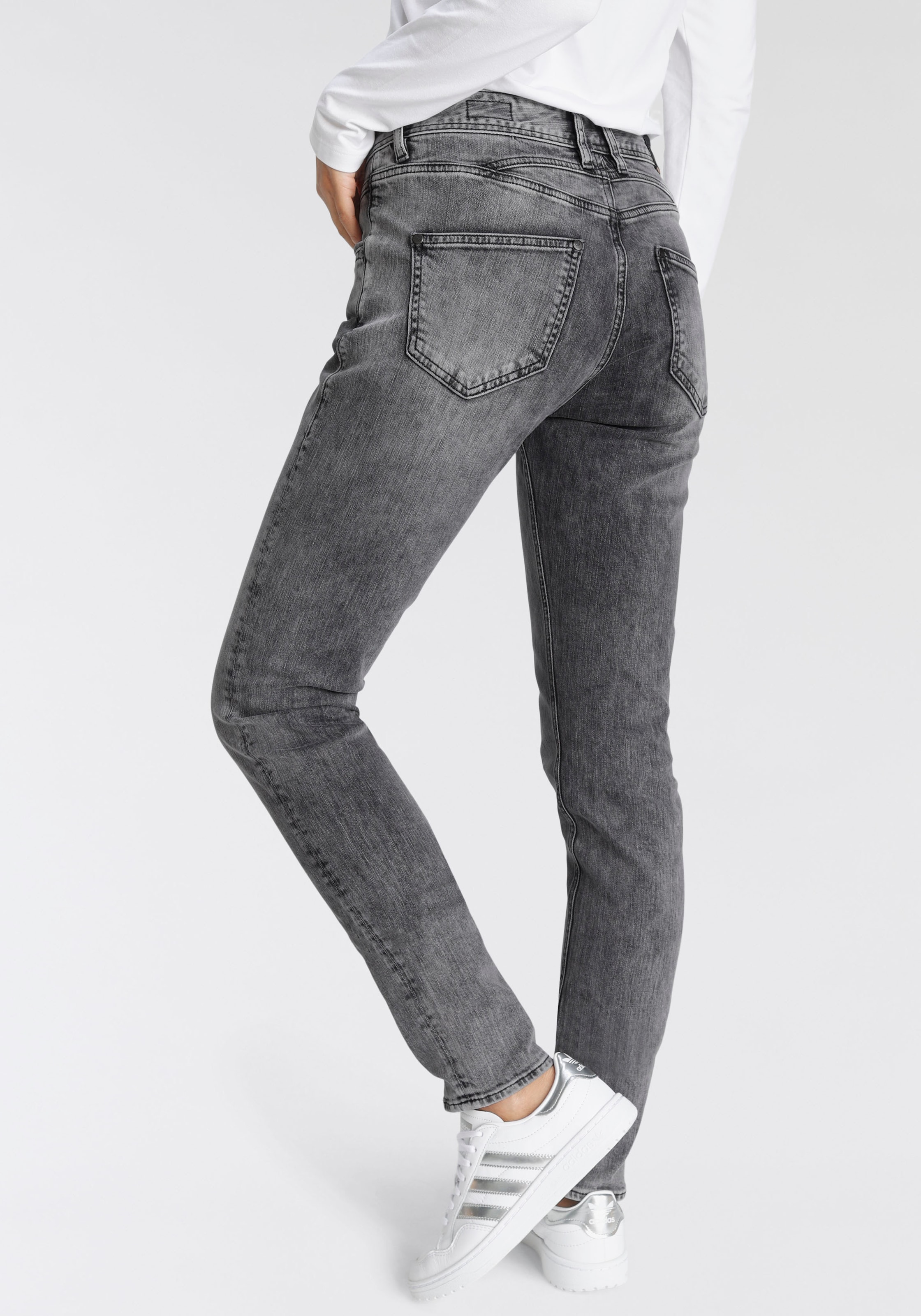 Herrlicher Slim-fit-Jeans »PEPPY SLIM RECYCLED DENIM«, Normal Waist Recycled  Polyester kaufen | I\'m walking