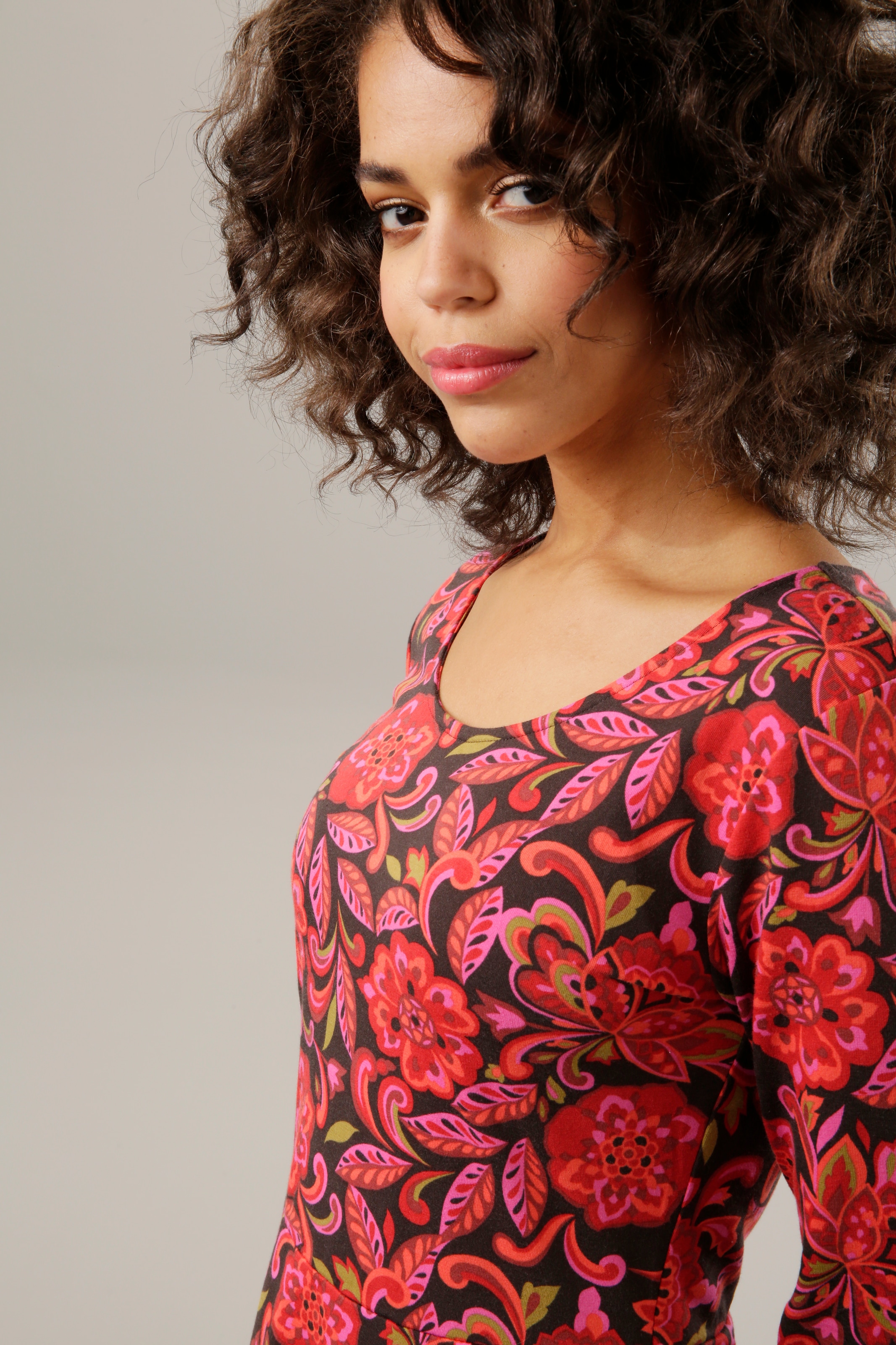 Aniston CASUAL Blumendruck Jerseykleid, harmonischem kaufen mit