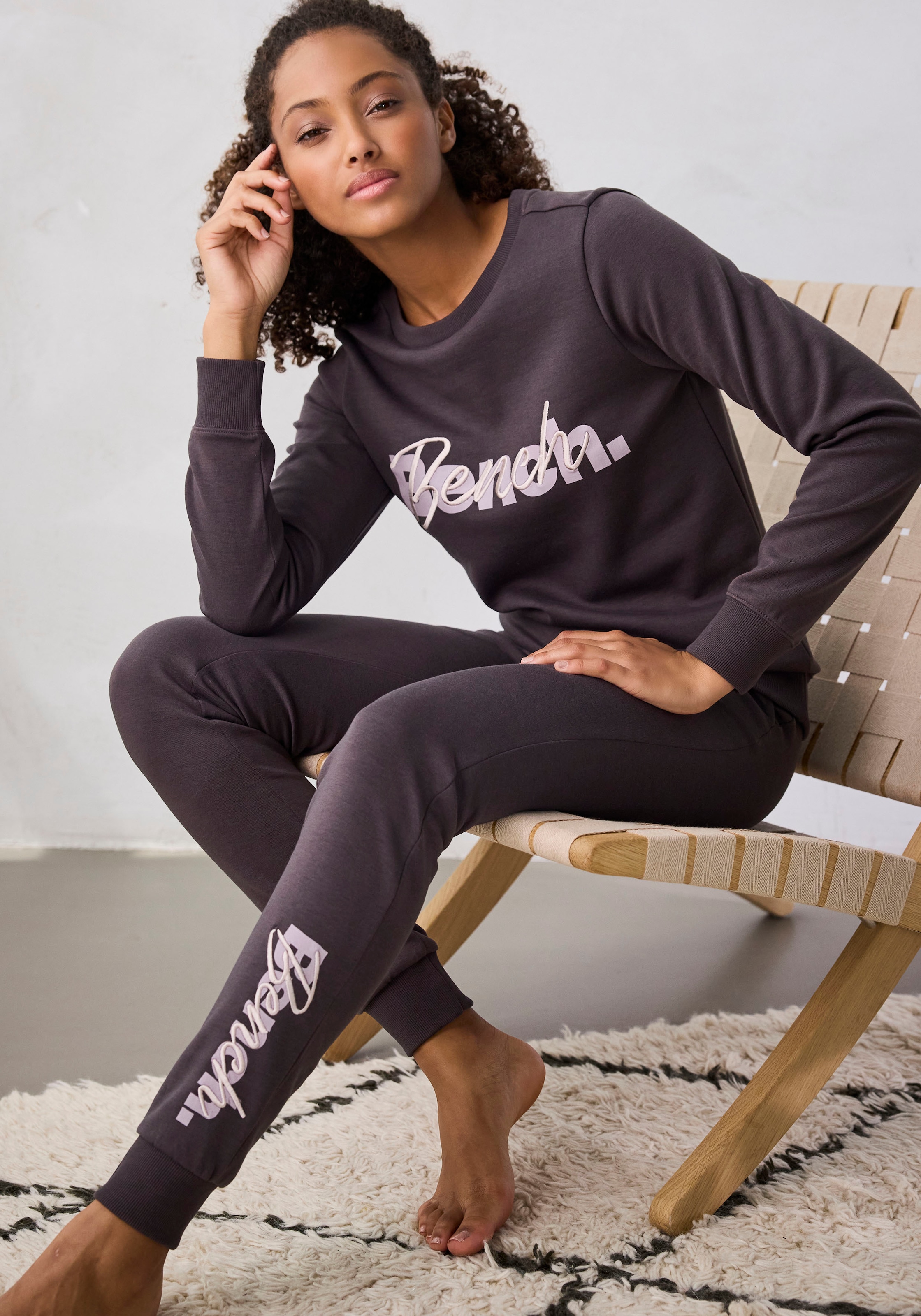 Bench. Loungewear Sweatshirt, mit online walking Stickerei, und | Logodruck Loungeanzug I\'m