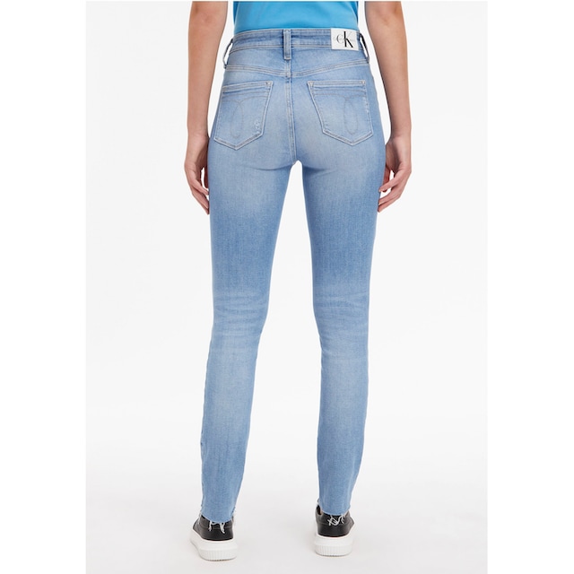 Calvin Klein Jeans Skinny-fit-Jeans, mit offenem, ausgefranstem Abschluss  am Bein online | I\'m walking