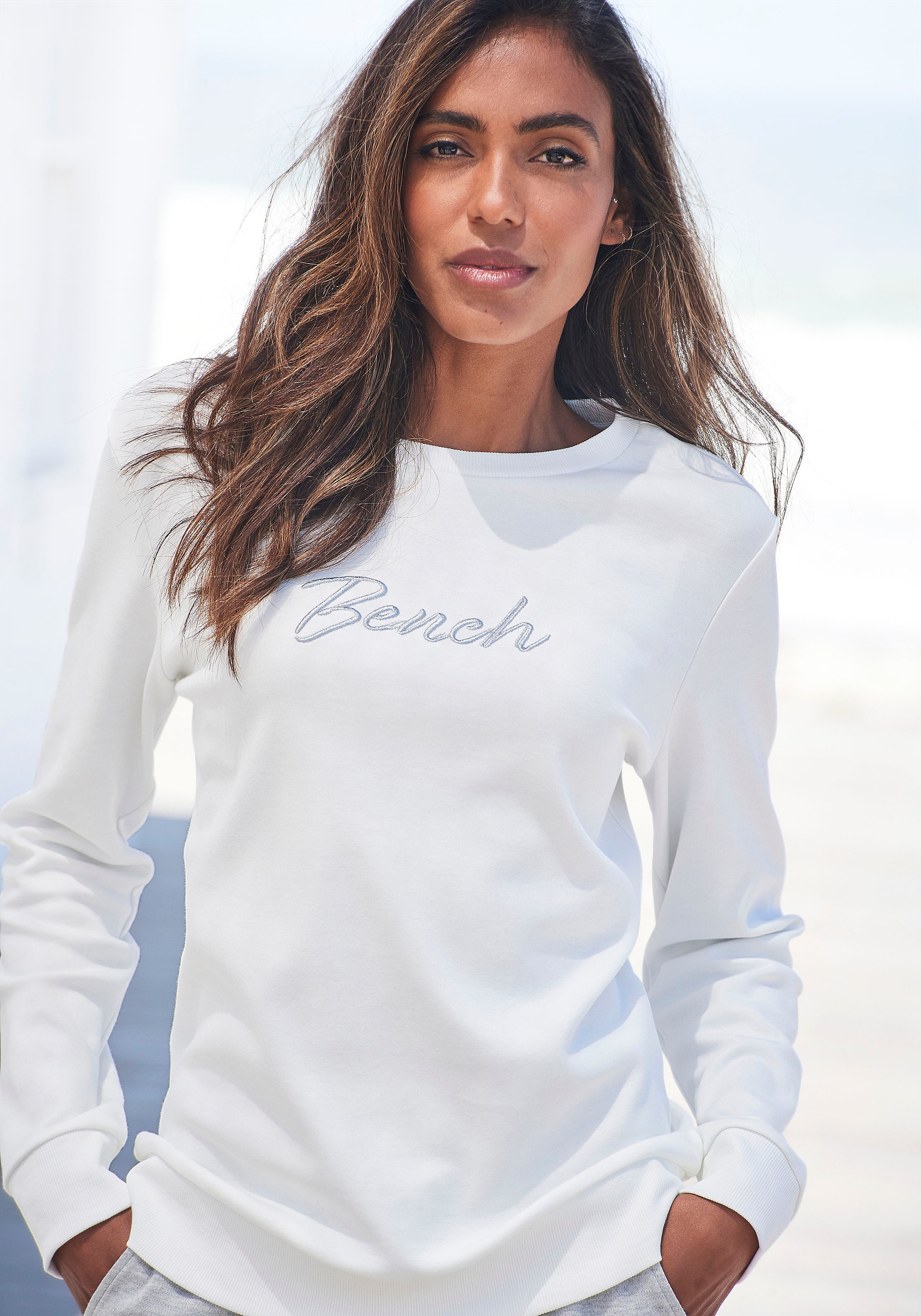 Bench. Loungewear kaufen Sweatshirt Logostickerei, mit Loungewear, Loungeanzug »Loungeshirt«