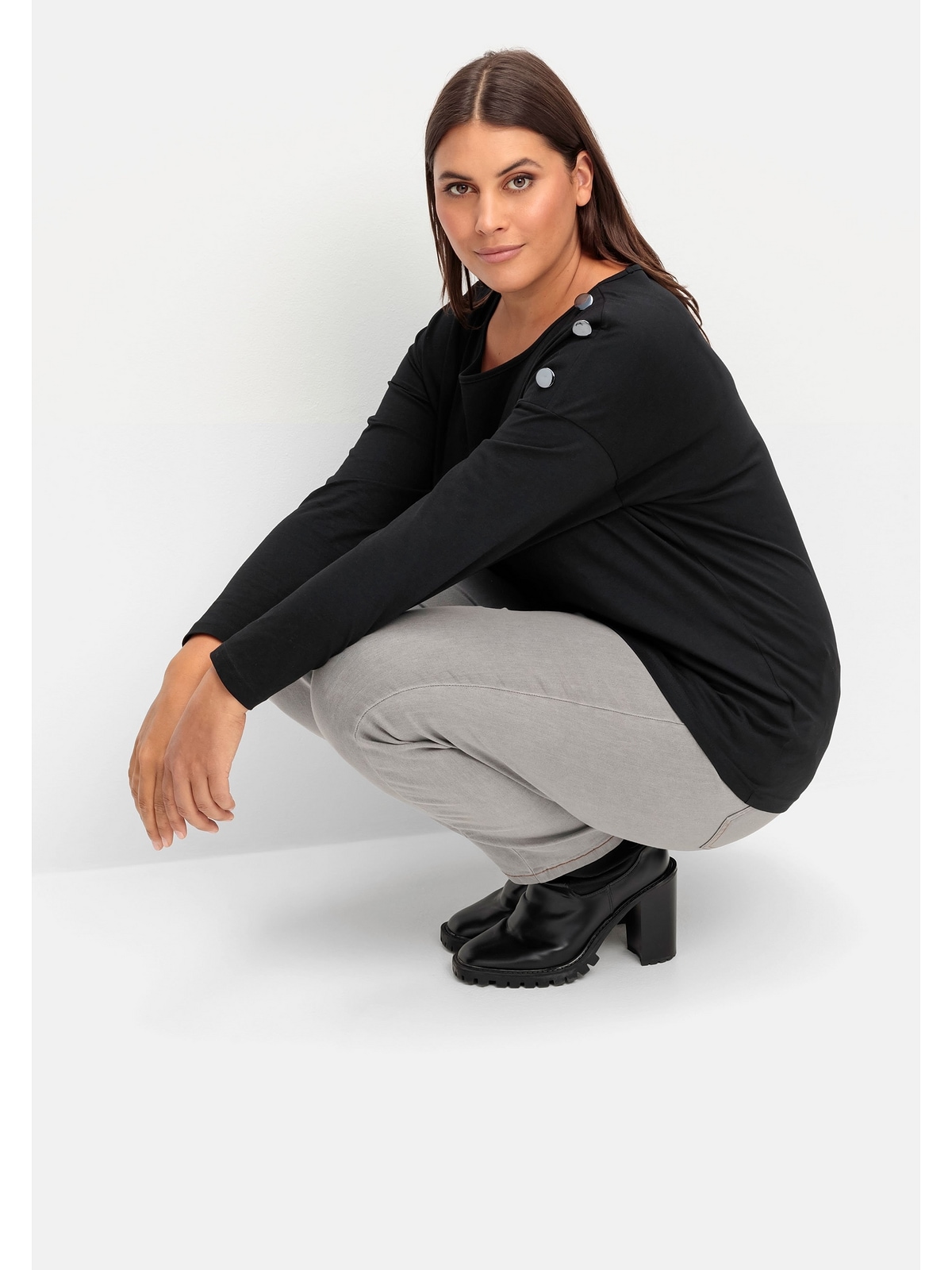 Sheego Langarmshirt »Große Größen«, mit Schmuckknöpfen auf der Schulter  online kaufen | I\'m walking | Rundhalsshirts