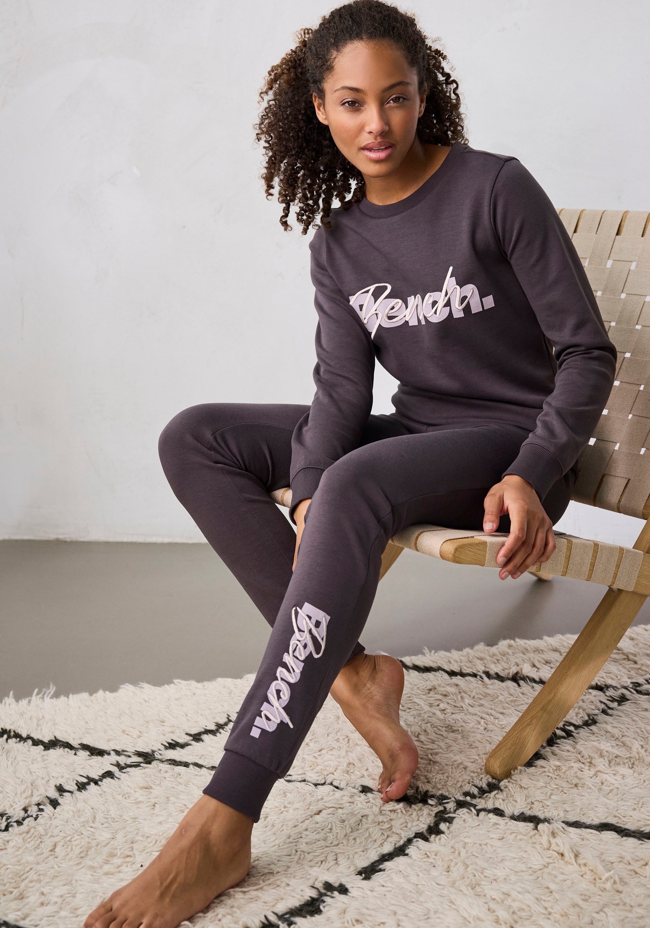 Bench. Loungewear Sweatpants, mit Wäsche Stickerei, Logodruck bestellen Rechnung & Loungeanzug auf und