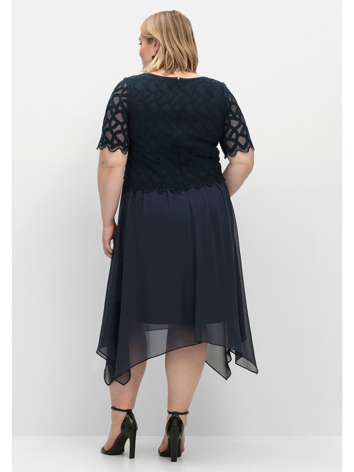 Sheego Abendkleid Zierbortenstickerei mit I\'m »Große Größen«, Chiffon, walking kaufen | aus online
