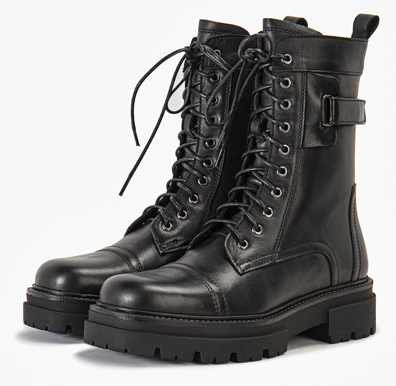 INUOVO Schnürboots, mit dezentem Zierriemchen