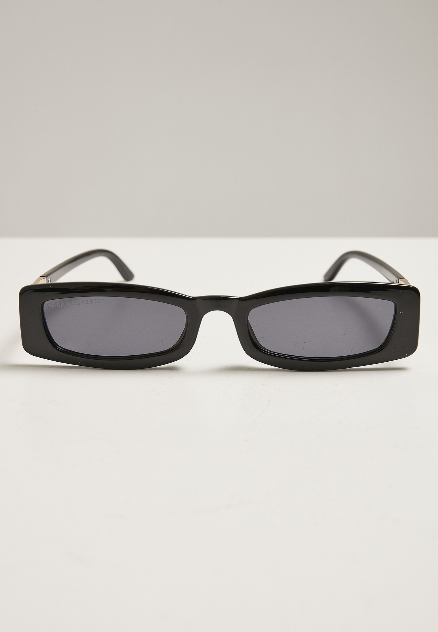 URBAN CLASSICS »Unisex Sonnenbrille Onlineshop | im I\'m Minicoy« Sunglasses walking