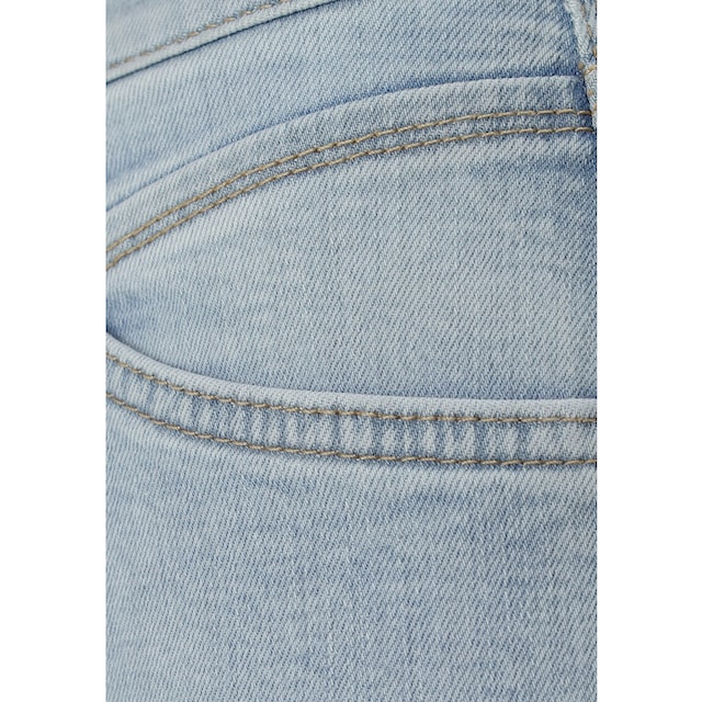 MAC Gerade Jeans »Melanie-Heart«, Dekorative Nieten auf der hinteren Tasche  bestellen | I\'m walking