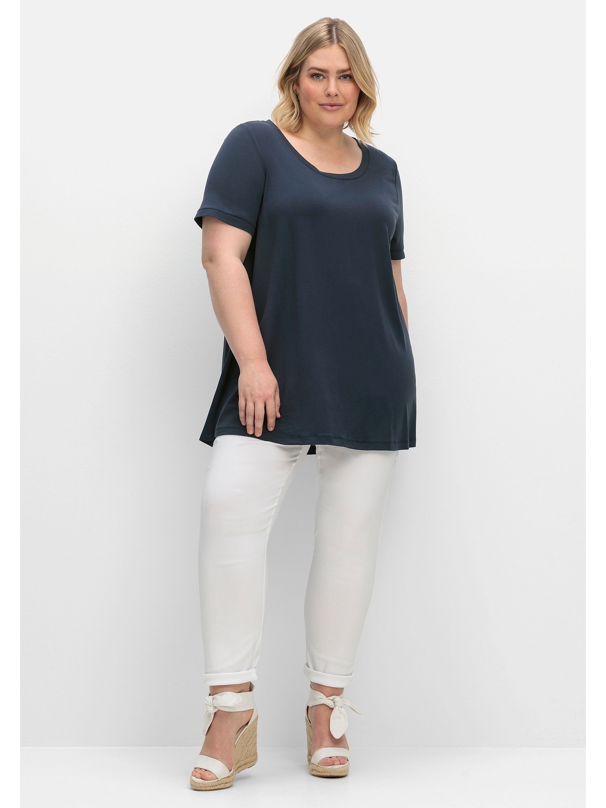 Sheego T-Shirt »Große Größen«, luftigem aus Rückenteil walking Blusenstoff mit | I\'m kaufen