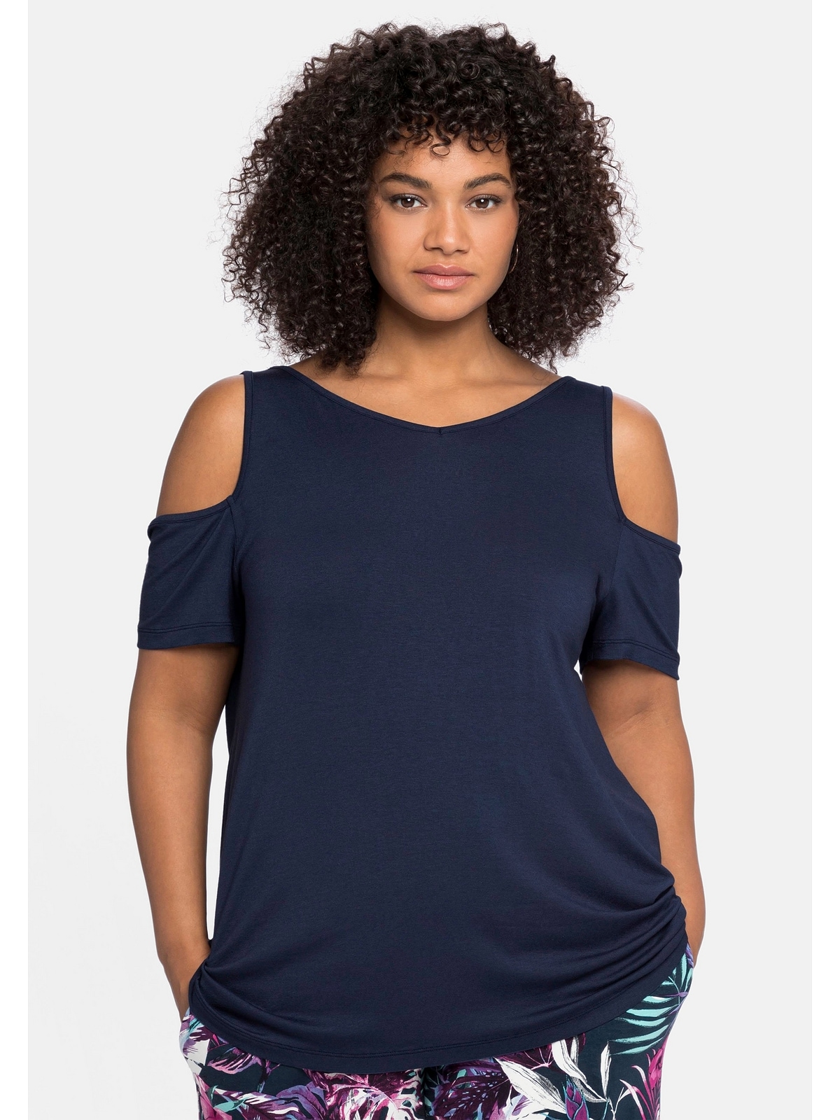 Sheego T-Shirt »Große Größen«, mit im | bestellen walking V-Ausschnitt, I\'m Look schulterfreien