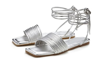 Sandale, mit Schnürung und glänzendem Material im Gladiatoren Style VEGAN