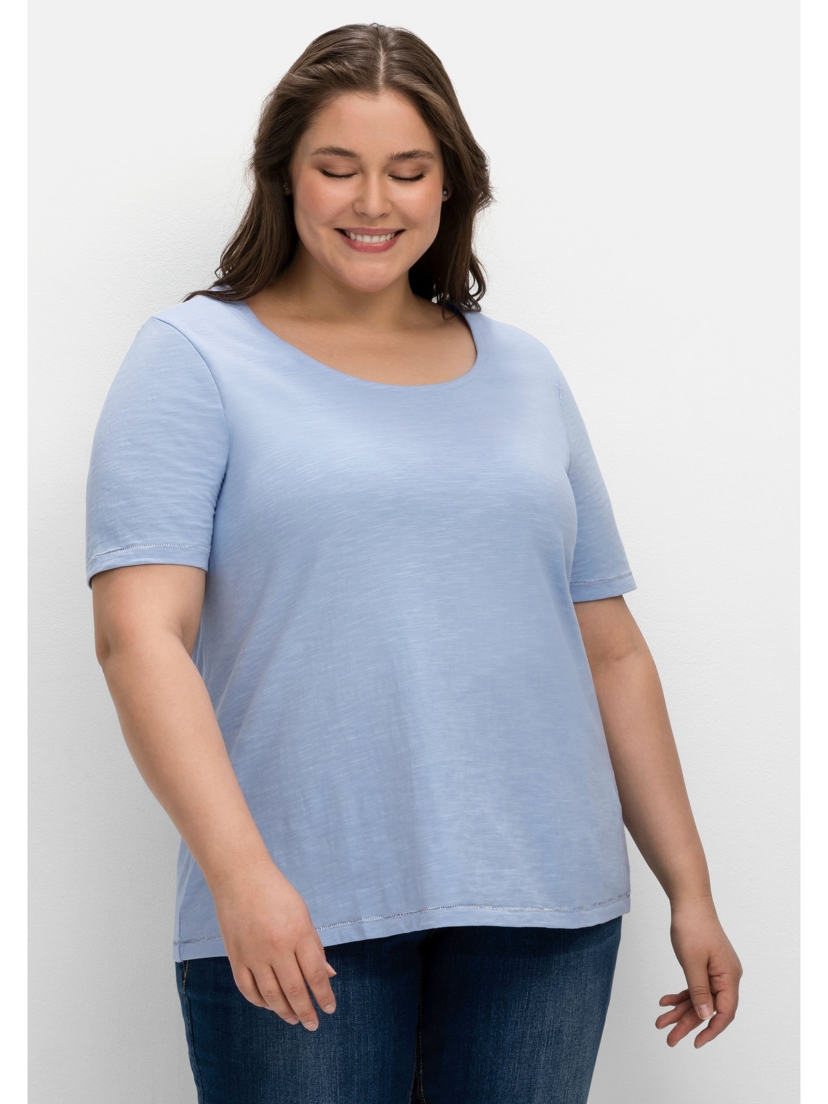 Sheego T-Shirt »Große Größen«, mit Print hinten auf der Schulter kaufen | V-Shirts