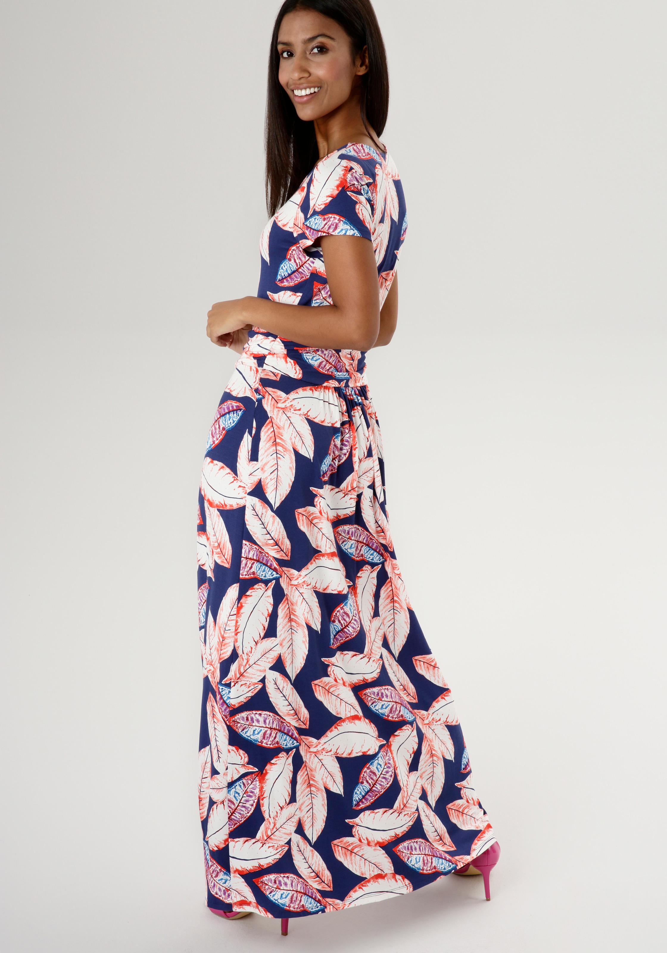 Aniston SELECTED Sommerkleid, mit großem Blätterdruck und geraffter Taille  - NEUE KOLLEKTION | I'm walking