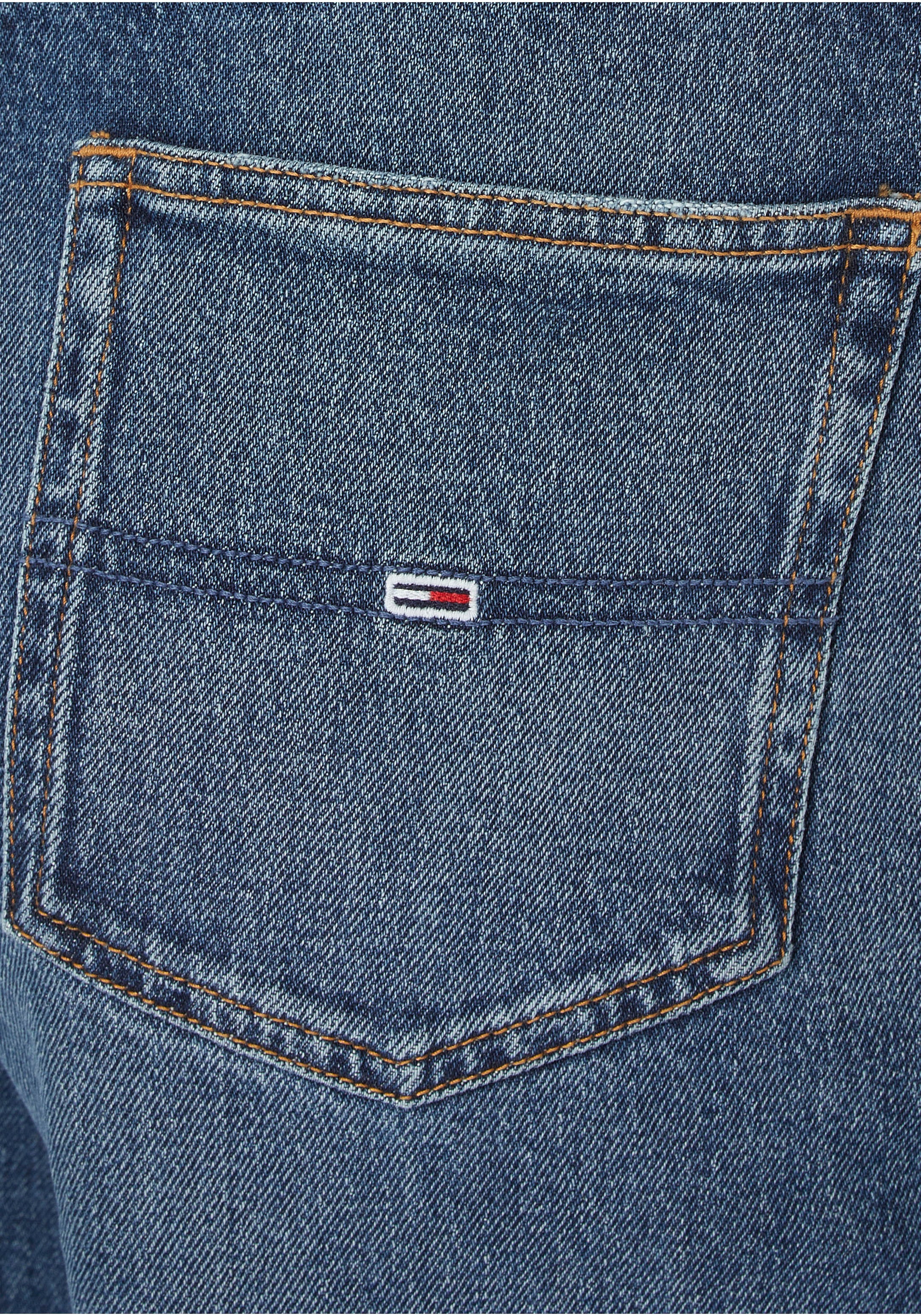 Tommy YOKE AG6135«, I\'m »MOM mit | walking Passe Logo-Badge JEAN UHR beidseitiger V Mom-Jeans Jeans & Jeans TPRD online Tommy