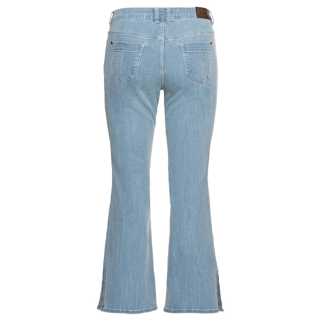 Sheego Bootcut-Jeans Große Größen aus elastischem Denim mit seitlichen Schlitzen
