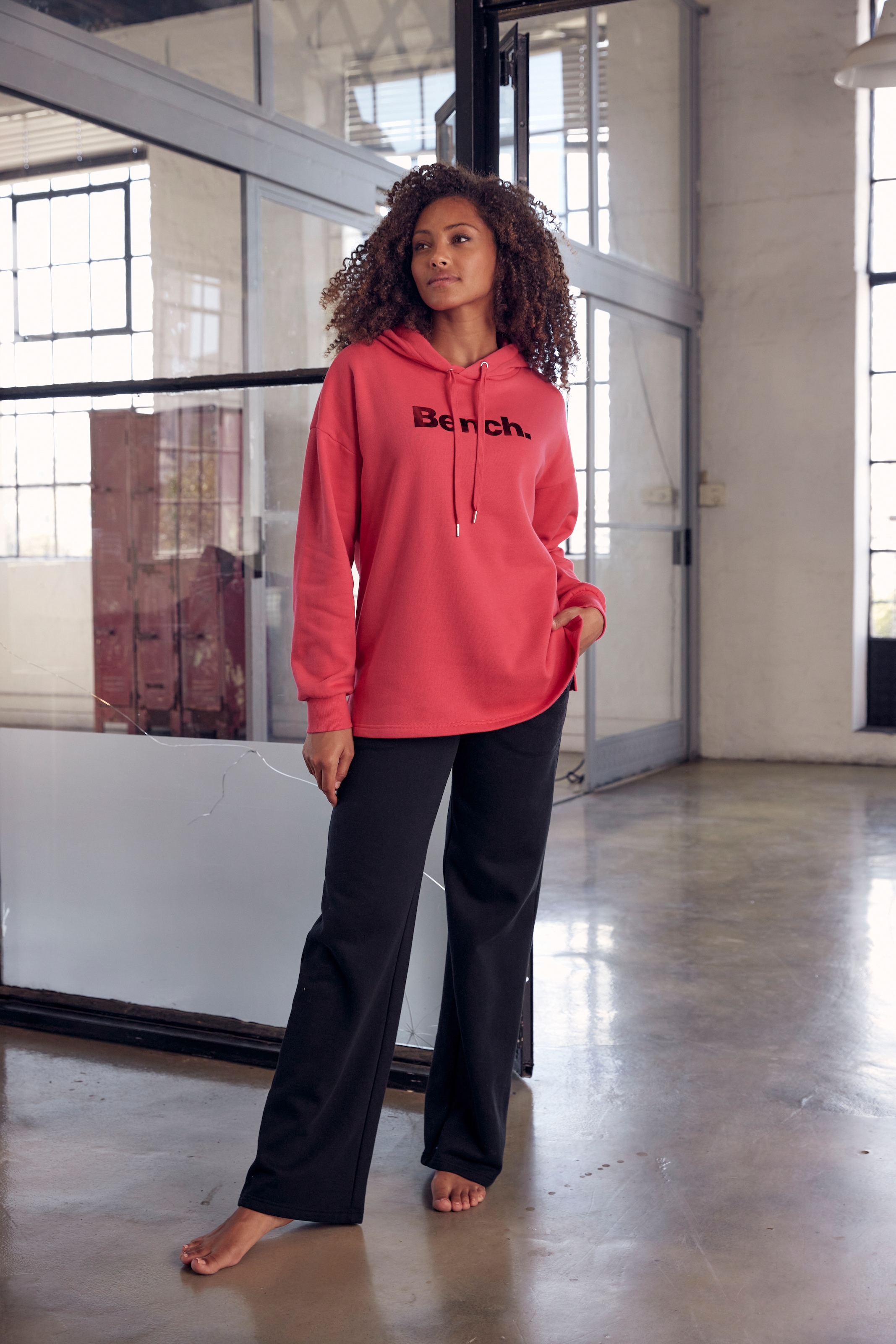 Bench. Loungewear Hoodie »-Kapuzensweatshirt«, mit glänzendem Logodruck,  Loungewear, Loungeanzug shoppen | Sweatshirts