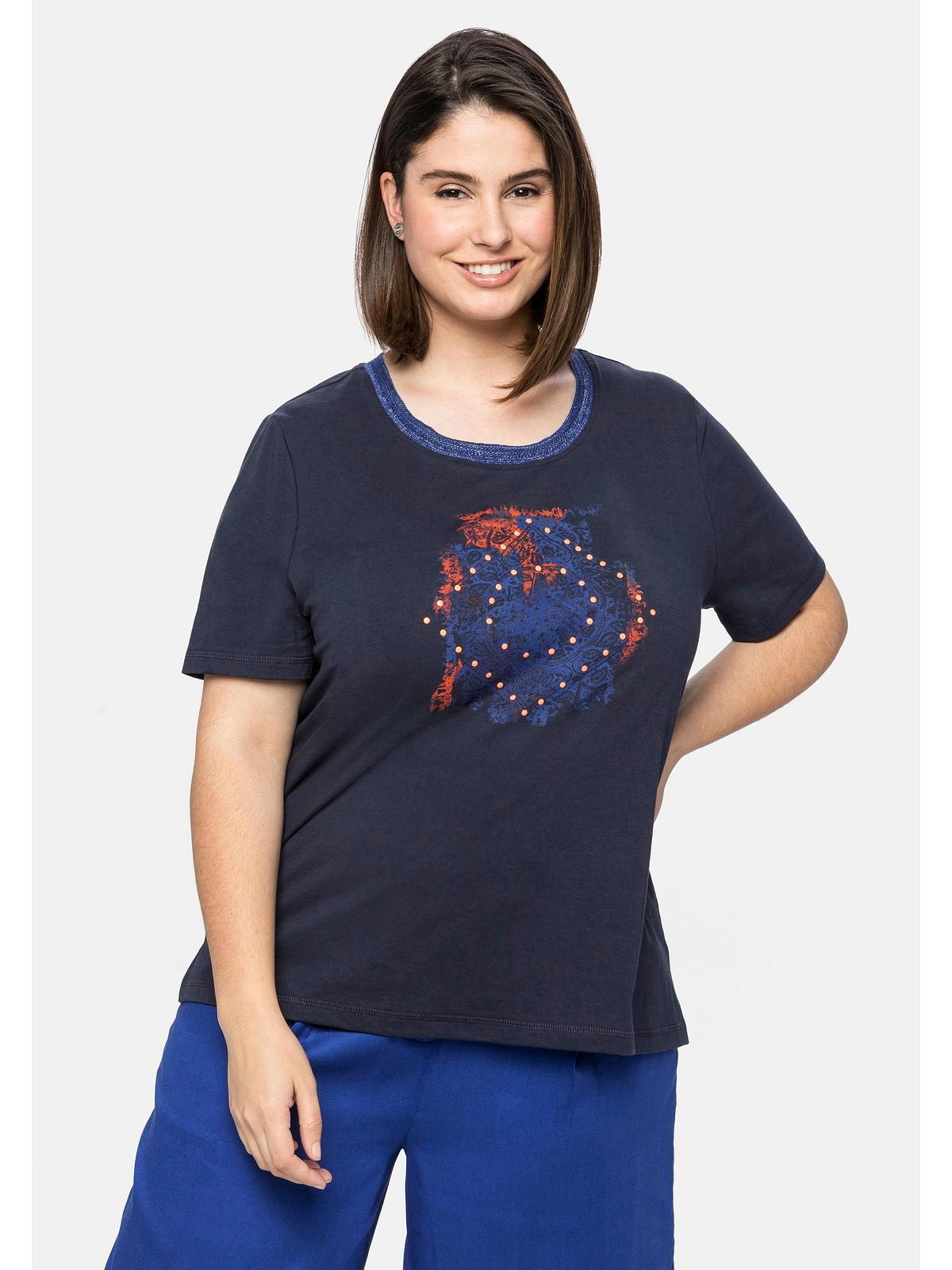 bestellen »Große mit am T-Shirt modischem Sheego Ausschnitt und Frontdruck Effektgarn Größen«,