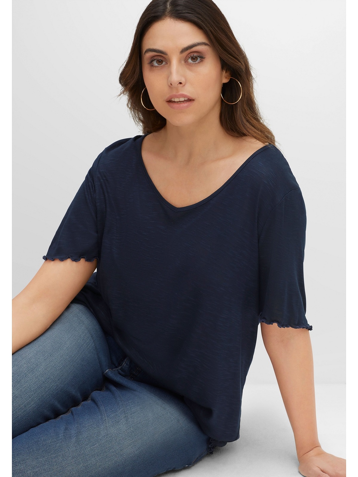 »Große Sheego T-Shirt V-Ausschnitt Rollkanten weitem kaufen Größen«, mit und