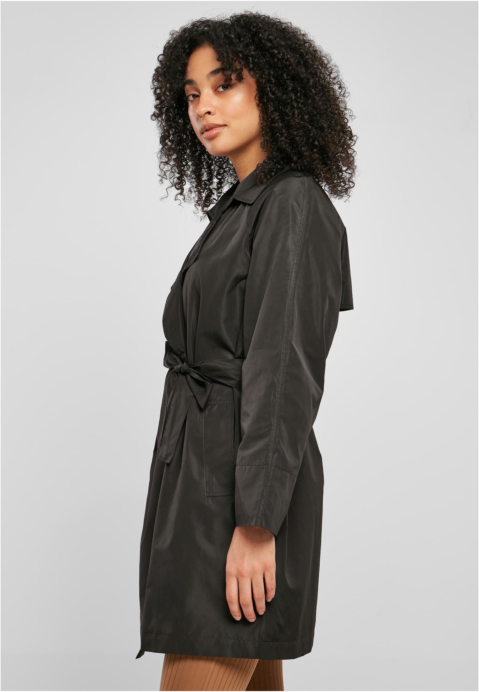URBAN CLASSICS Outdoorjacke »Damen Ladies Crinkle Nylon Minimal Trench Coat«,  (1 St.), ohne Kapuze kaufen
