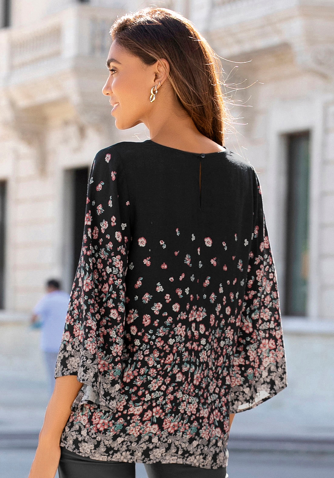 LASCANA Druckbluse, mit Blumendruck und Trompetenärmel, Blusenshirt,  elegant online | I\'m walking