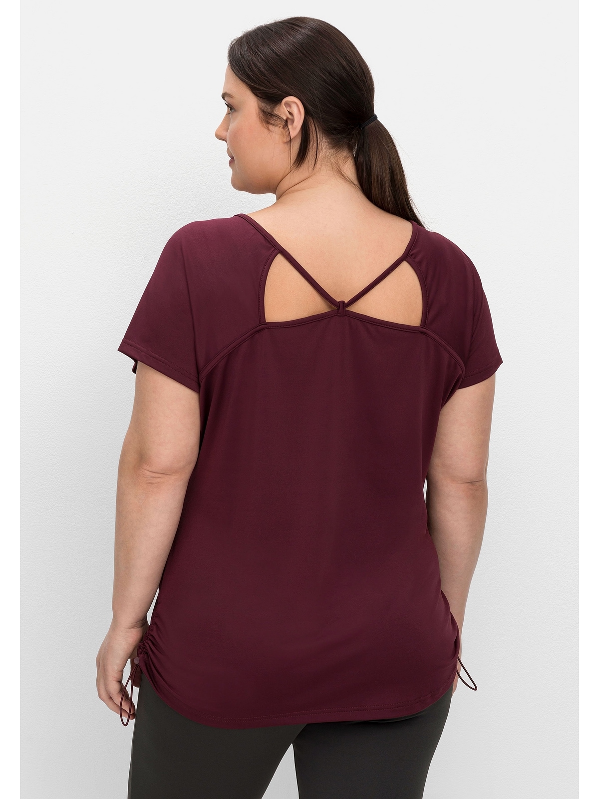 Größen«, T-Shirt Sheego Rückenteil, mit online atmungsaktiv »Große raffiniertem