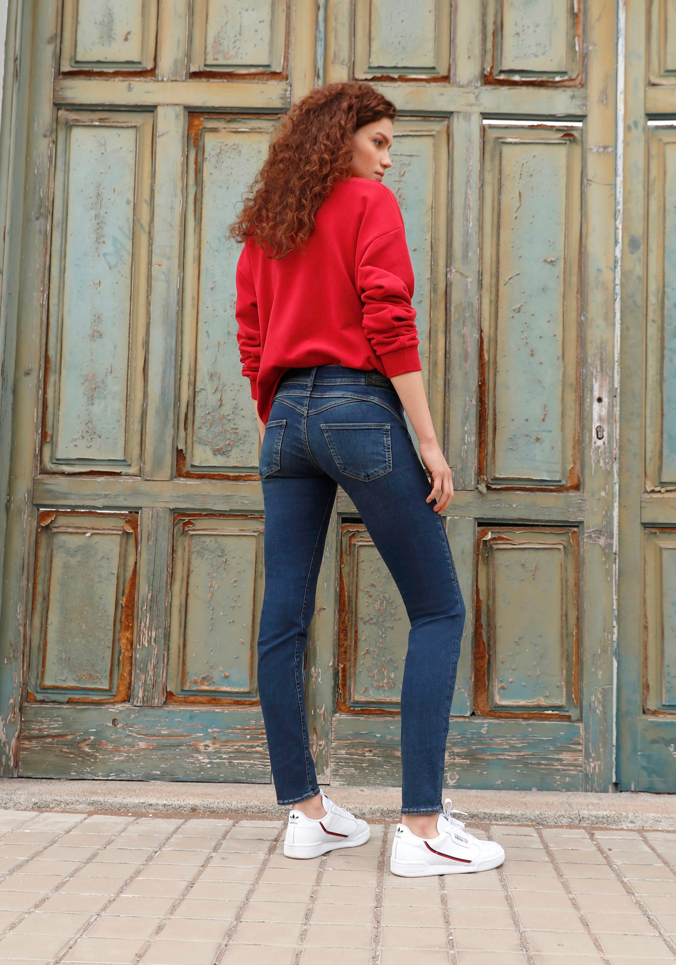 Herrlicher Slim-fit-Jeans »GINA kaufen RECYCLED mit DENIM«, walking seitlichem | I\'m Keileinsatz