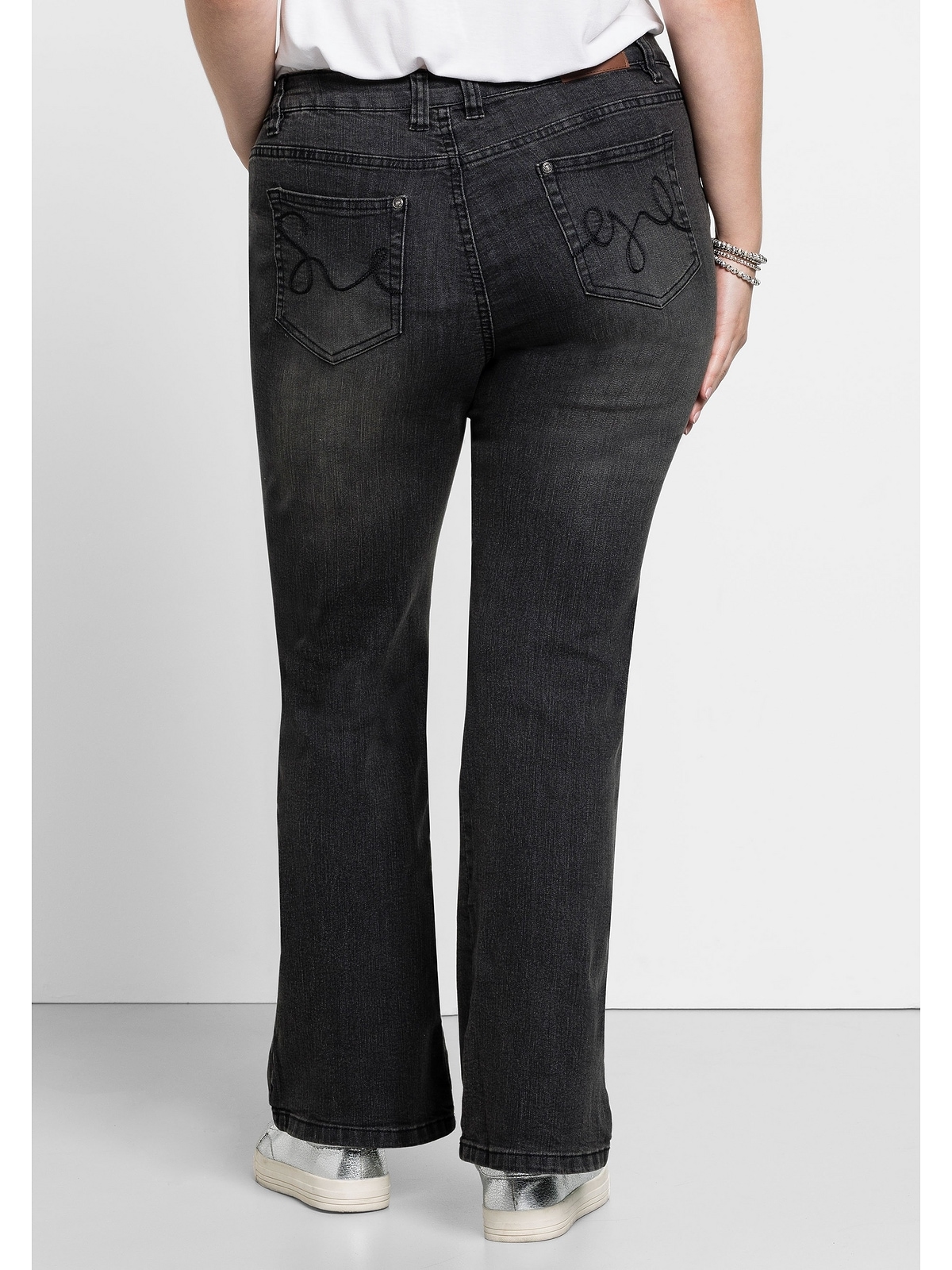 Sheego Bootcut-Jeans | Used-Effekten in mit »Große walking online 5-Pocket-Form, Größen«, I\'m