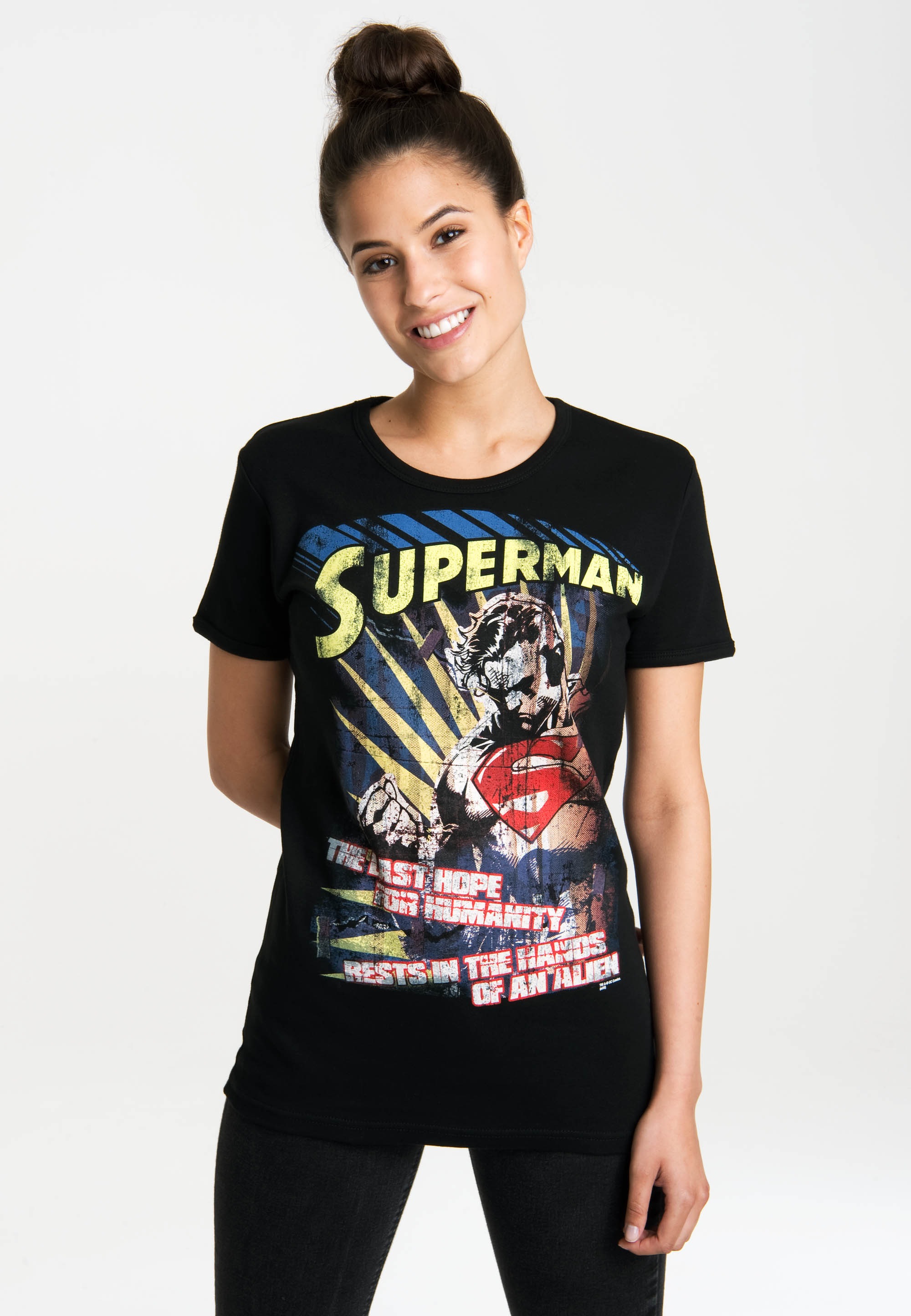 LOGOSHIRT T-Shirt Hope«, Originaldesign mit | Last I\'m »Superman walking – The bestellen lizenziertem