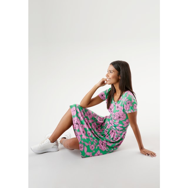 Aniston SELECTED Sommerkleid, mit Taillenbund und trendy Blumendruck - NEUE  KOLLEKTION online kaufen | I'm walking