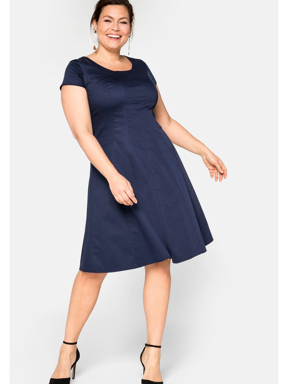 sheego -  Cocktailkleid "Bahnenkleid", in Bahnenform