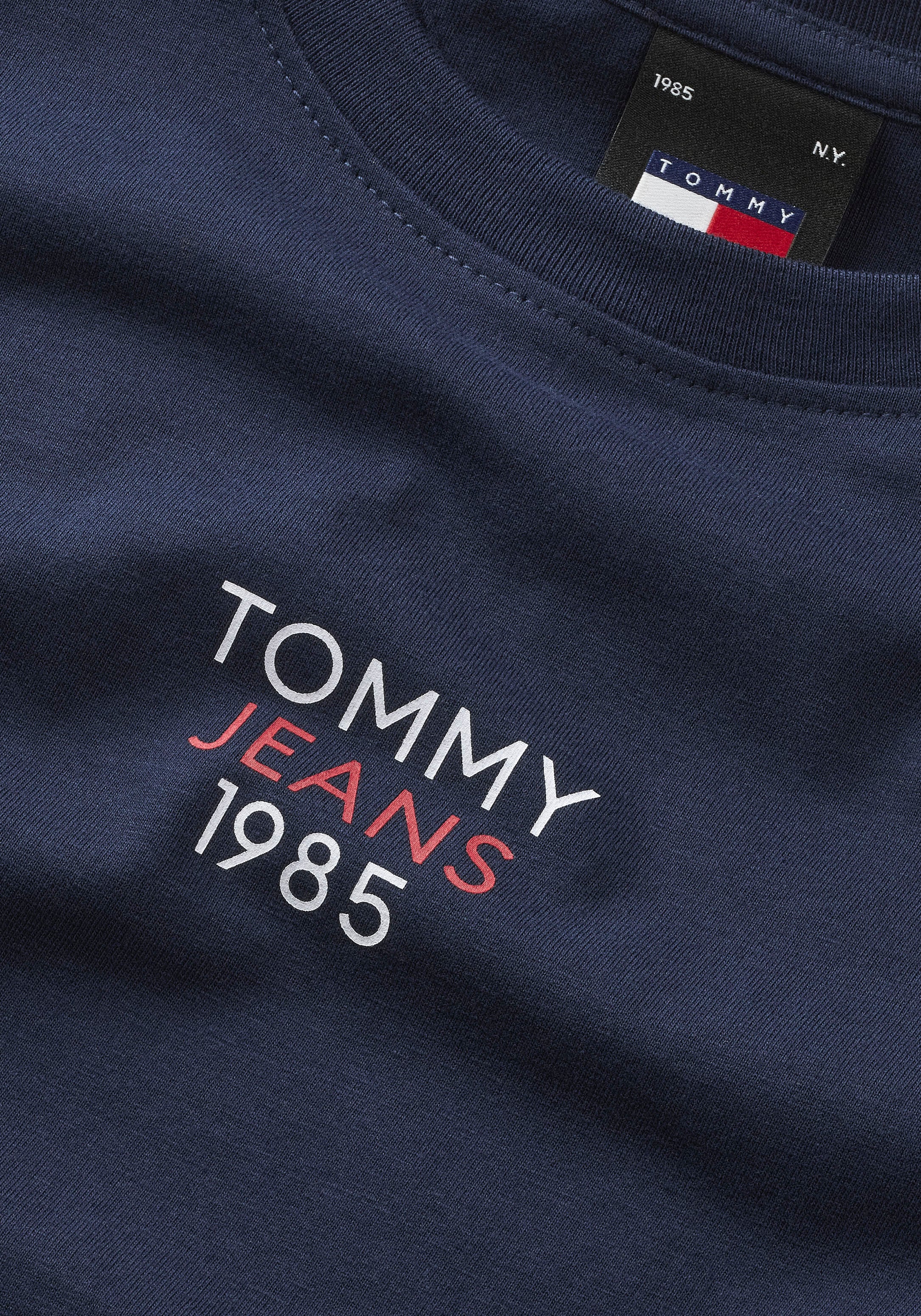 Tommy Jeans Langarmshirt »Slim Fit Essential Logo Longsleeve Shirt«, mit  Logoschriftzug bestellen | I\'m walking