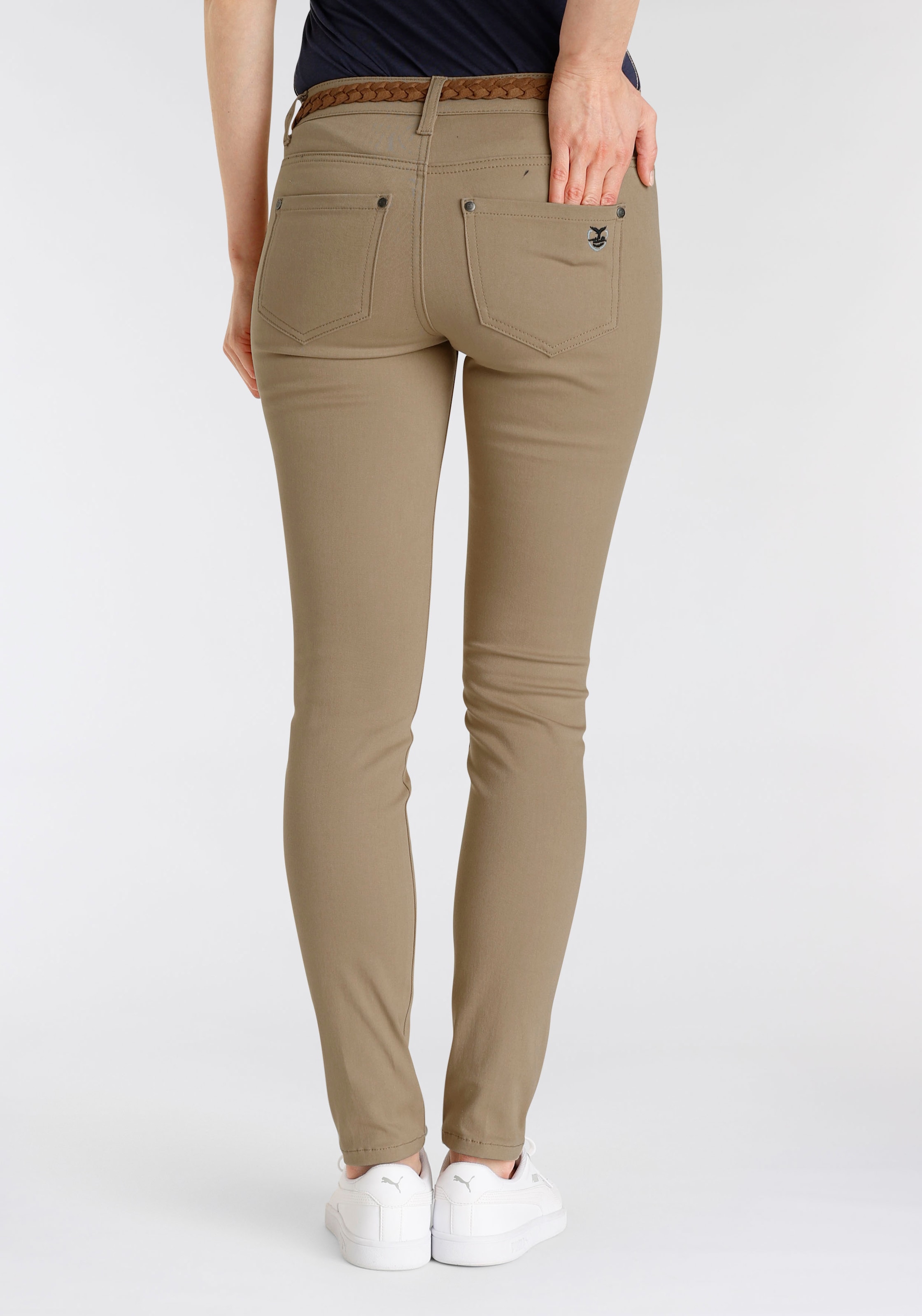 DELMAO Slim-fit-Jeans, (Set, 2 tlg., mit Gürtel), mit modischem  Flechtgürtel ---NEUE MARKE! online | I\'m walking