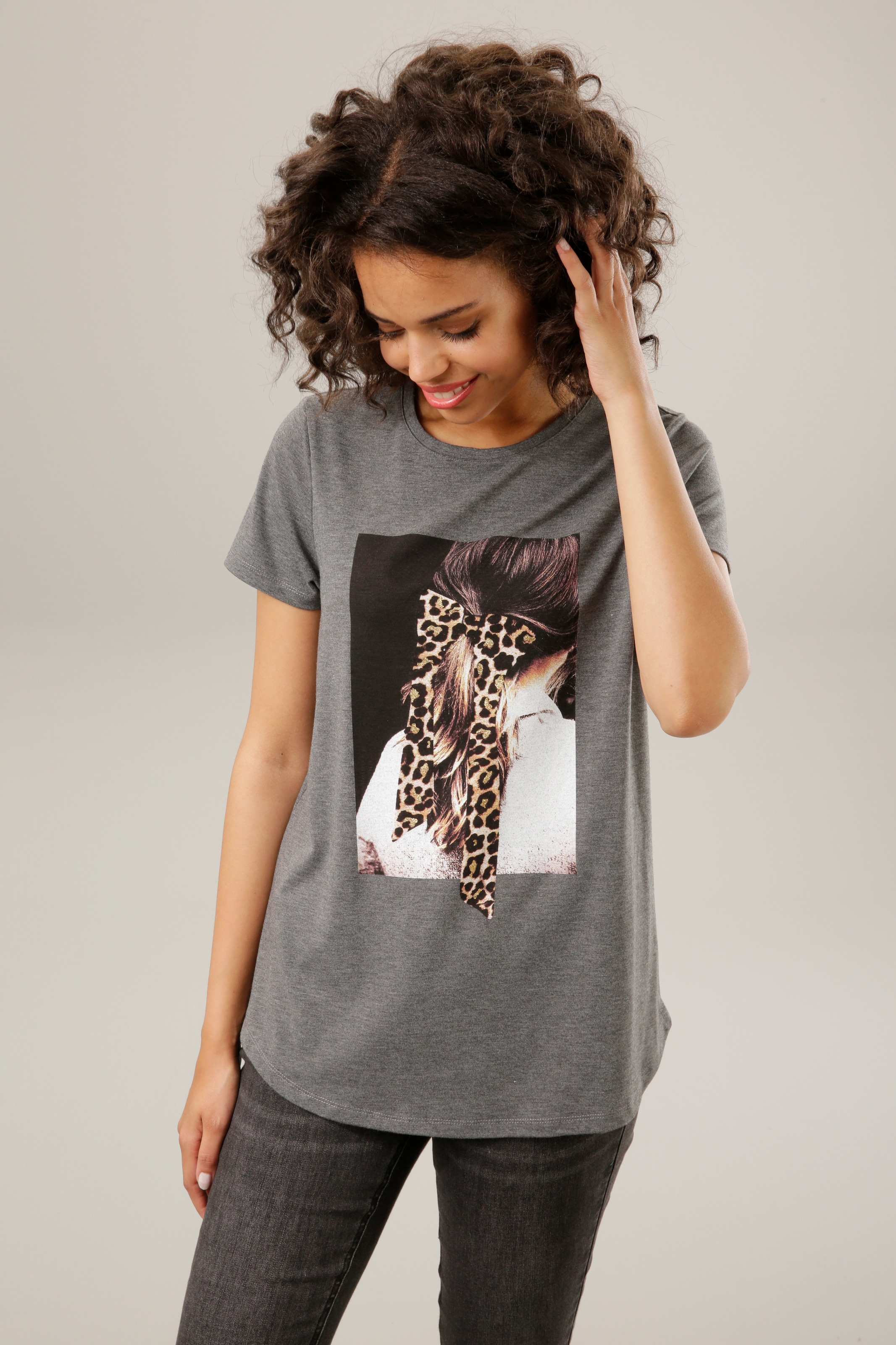 Aniston CASUAL T-Shirt, mit Glitzer verziertem Frontdruck shoppen | I\'m  walking | V-Shirts