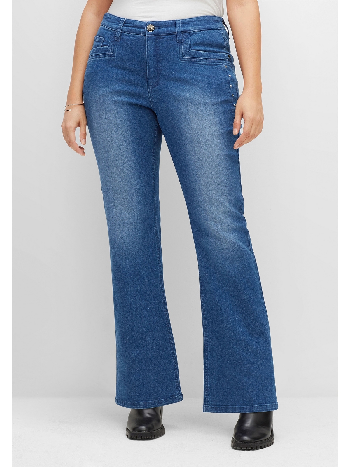 Sheego Bootcut-Jeans »Große Nieten mit online Größen«, Catfaces und