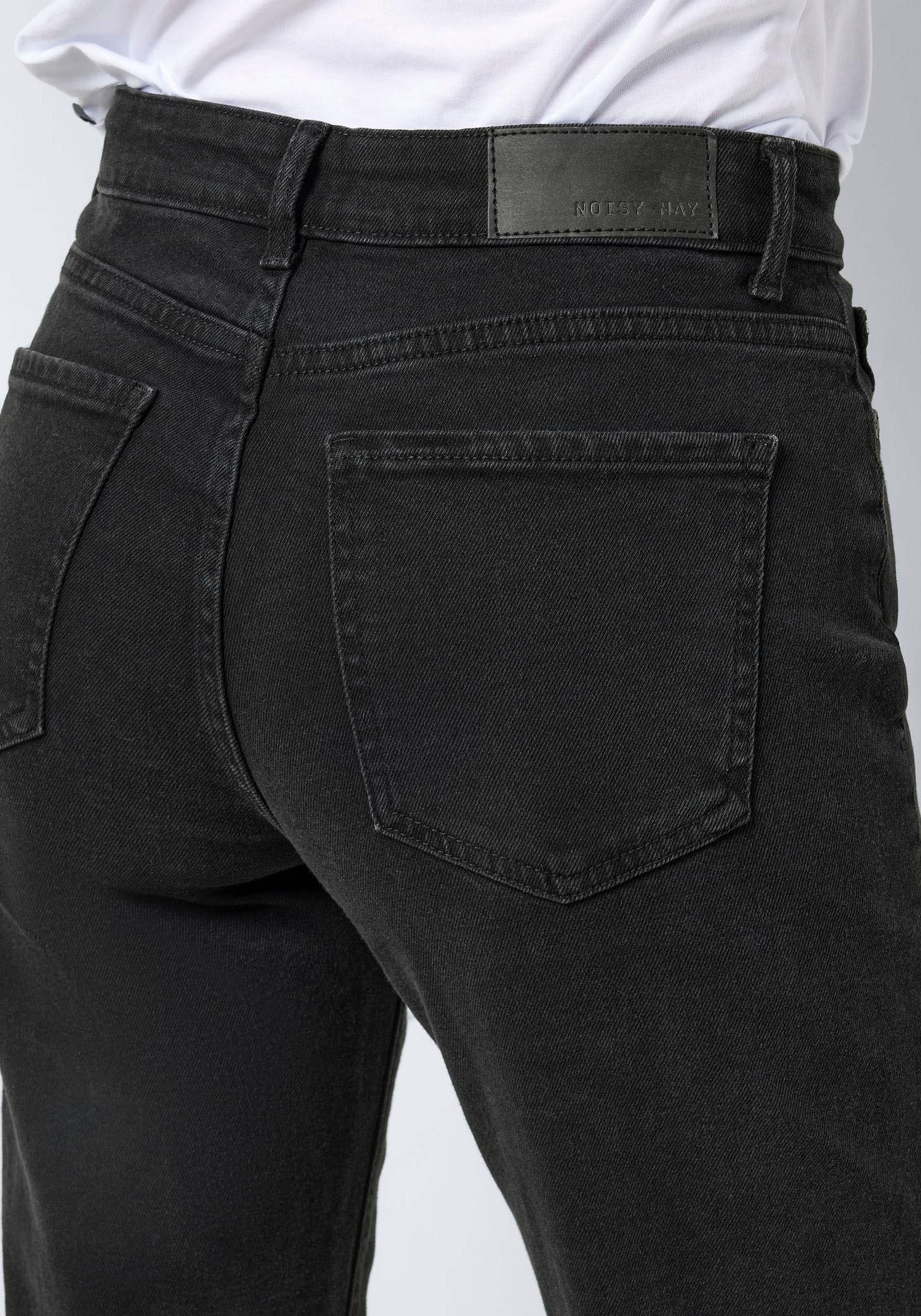 Noisy may Straight-Jeans »NMMONI HW STRAIGHT ANK BLACK JEANS NOOS«, mit  offenem Saum online kaufen | I\'m walking