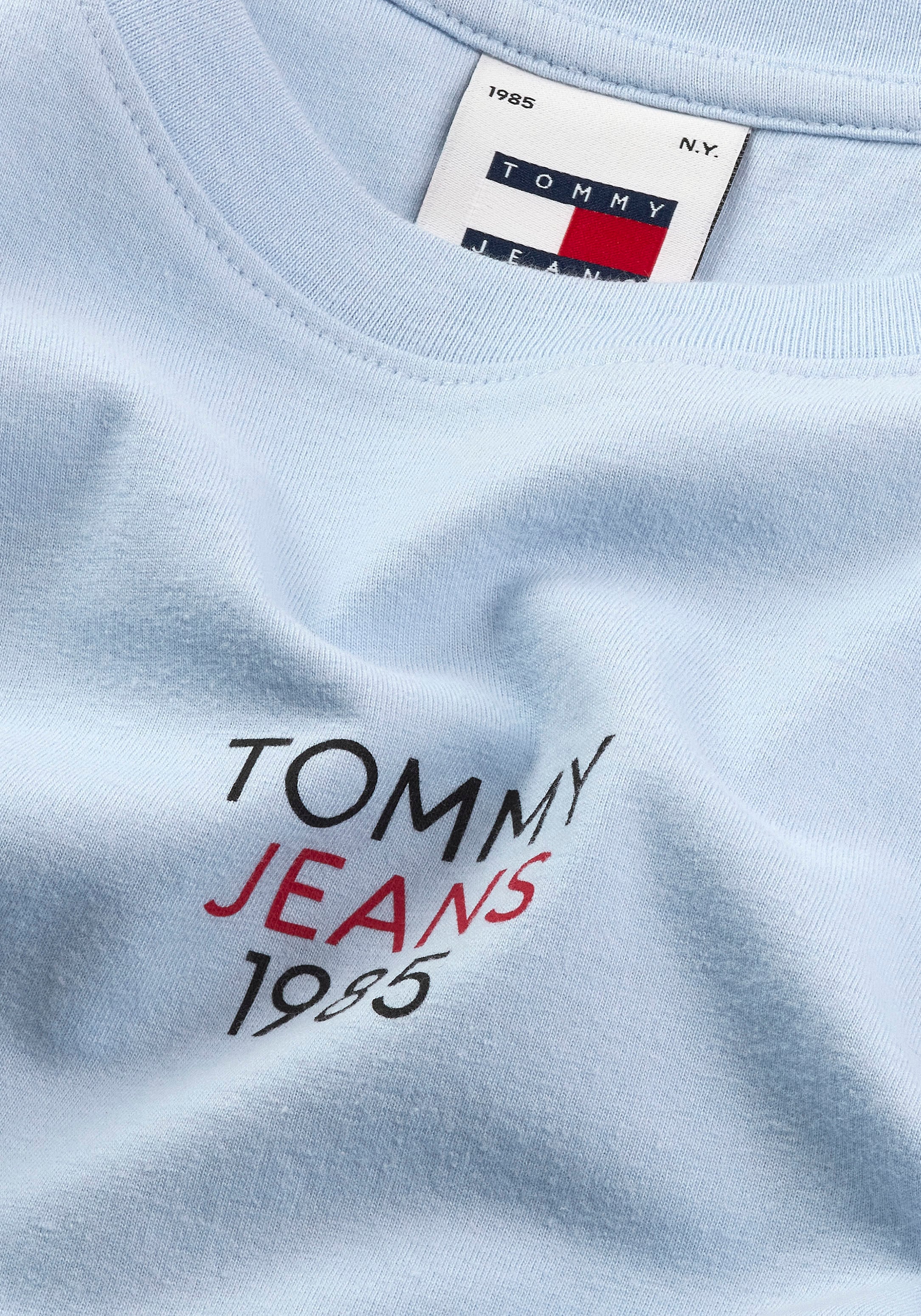 Tommy Jeans T-Shirt »TJW SLIM LOGO | 1 SS«, I\'m mit Logoschriftzug ESSENTIAL walking