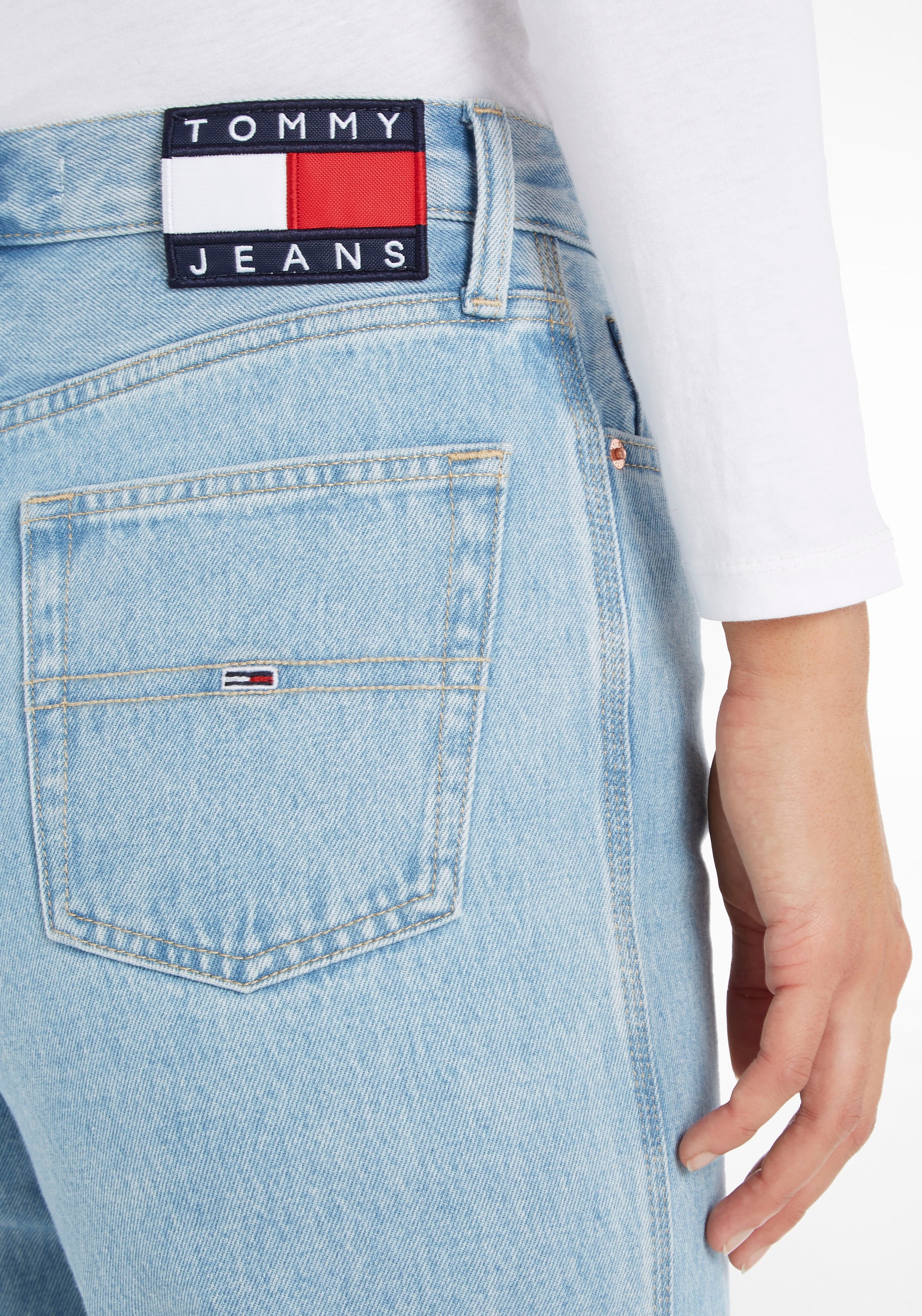Tommy Jeans Weite Jeans, mit Tommy Jeans Logobadges bestellen | I\'m walking