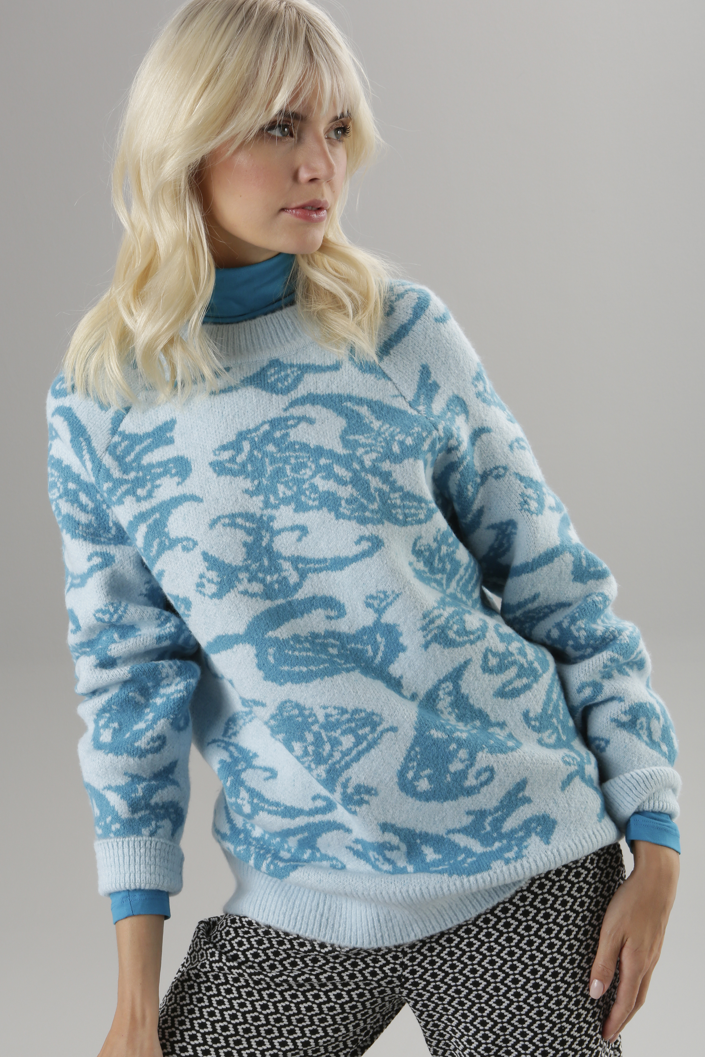 Strickpullover, mit Jacquardmuster in harmonischen Blautönen