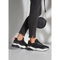 LASCANA Sneaker, mit bequemer Chunky Sohle und trendigen Lack Details vegan