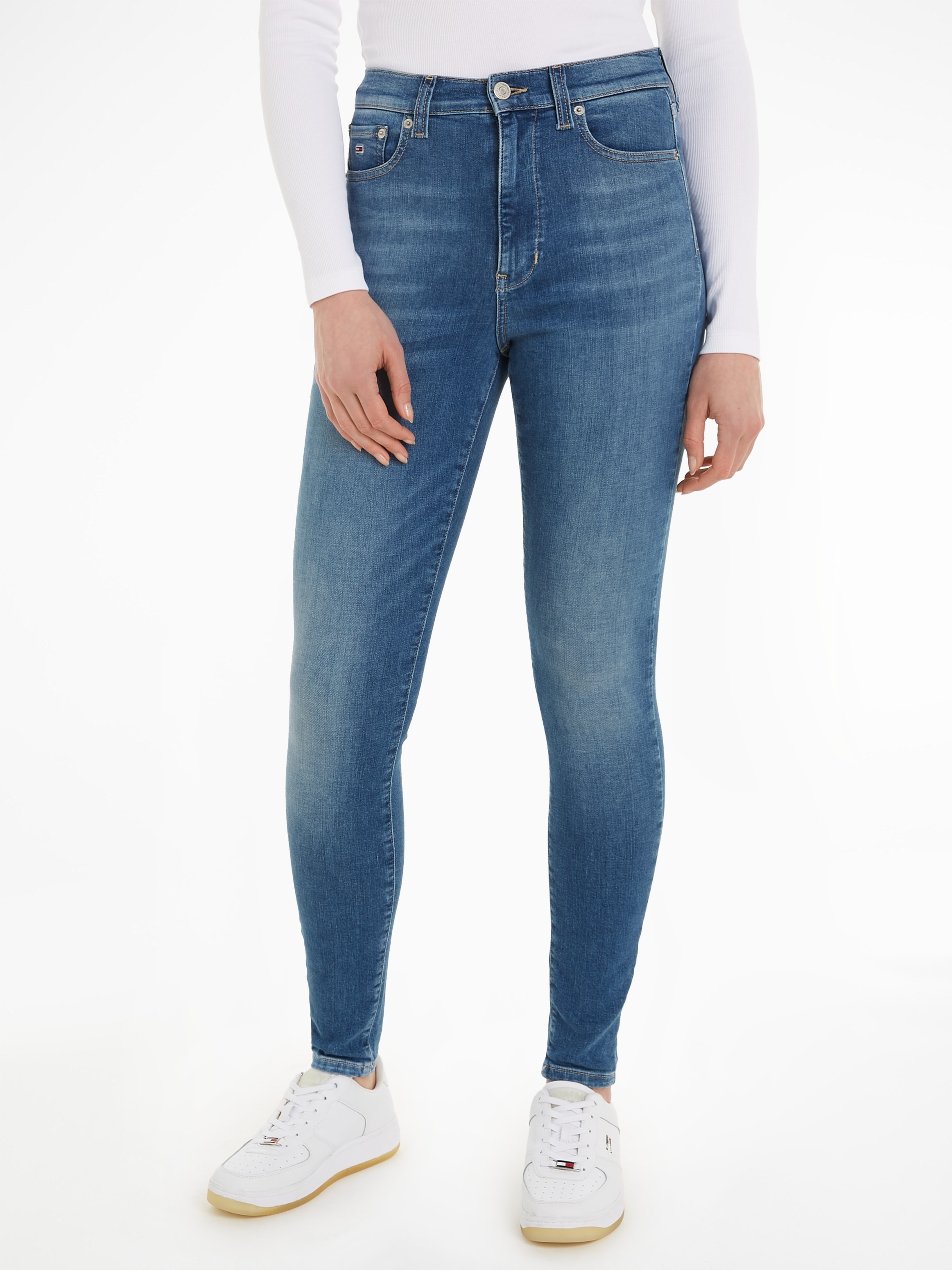Tommy Jeans Bequeme Jeans »Sylvia«, online I\'m kaufen walking | mit Ledermarkenlabel