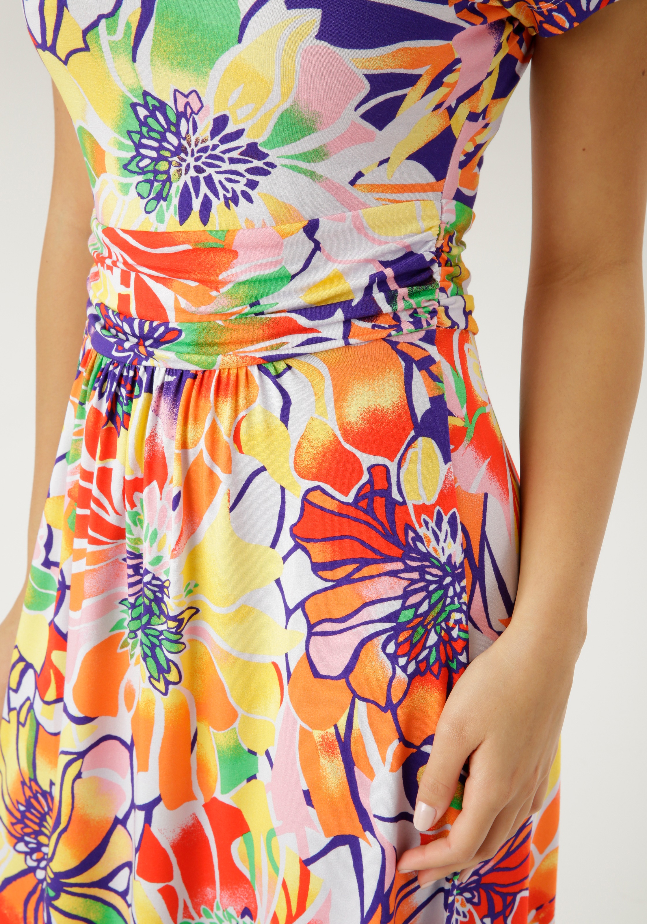 Aniston SELECTED Sommerkleid, mit farbenfrohem Blumendruck - NEUE KOLLEKTION
