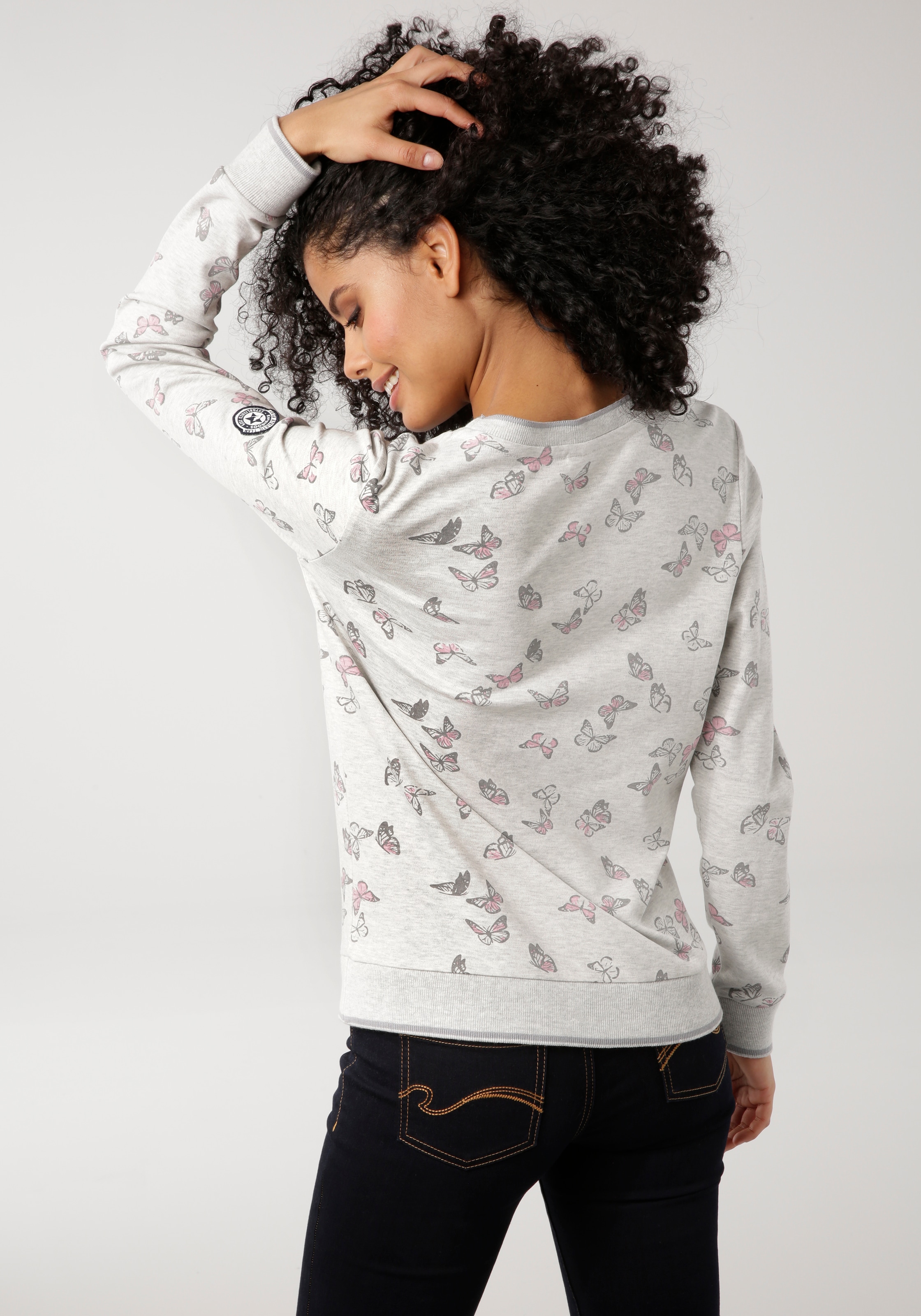 KangaROOS Sweatshirt, mit trendigem Schmetterlings-Allover-Druck shoppen |  I\'m walking