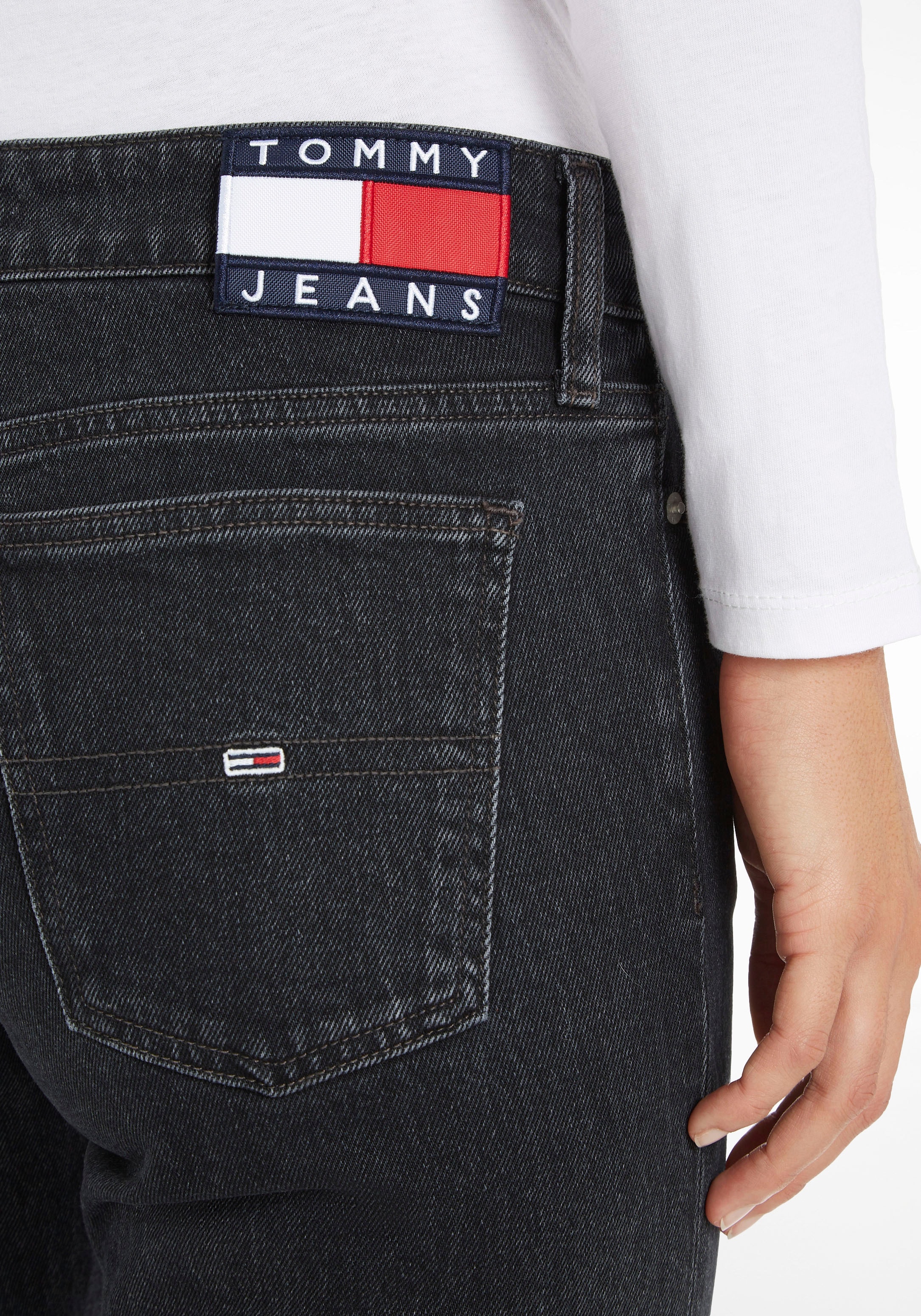 Tommy Jeans Schlagjeans, mit Logobadge | Jeans I\'m Tommy walking online