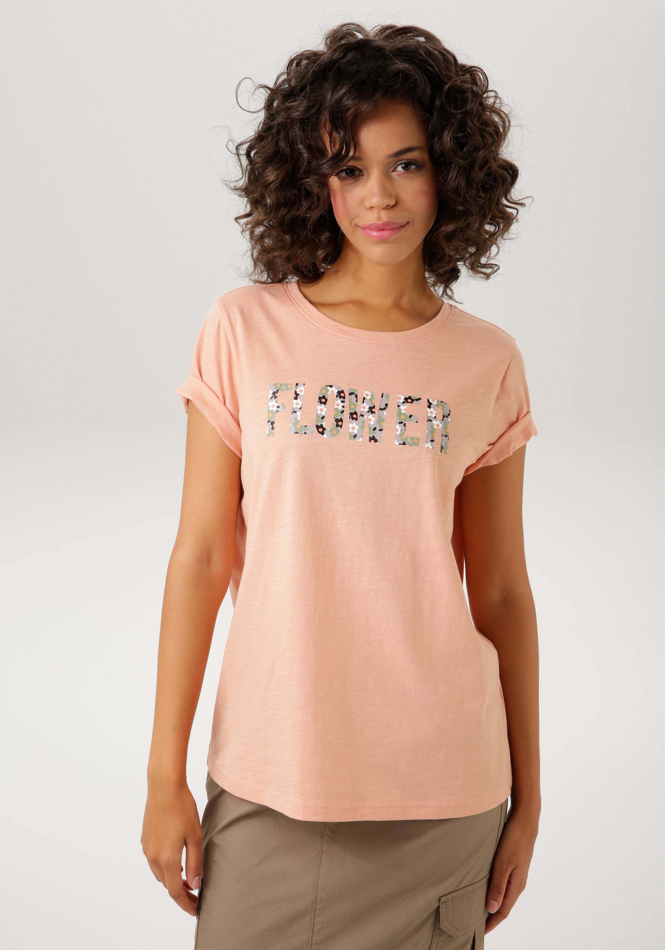 Aniston CASUAL T-Shirt, mit blumigem Schriftzug im Vorderteil . NEUE  KOLLEKTION online kaufen | I'm walking