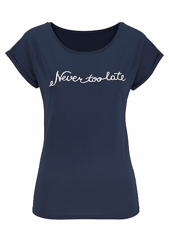 T-Shirt, mit modischem Sprüche Frontdruck "Never too late"