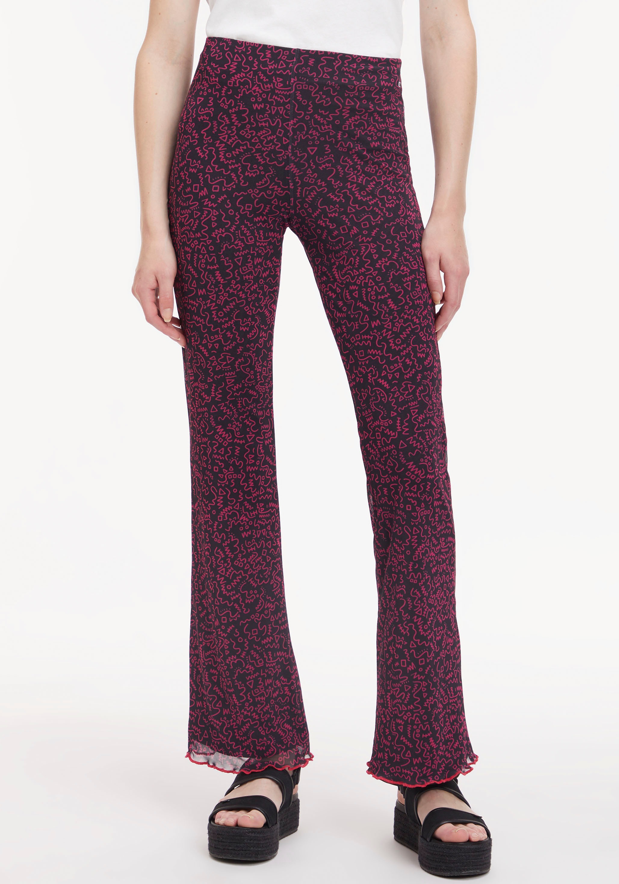 Tommy Jeans Schlupfhose »TJW CLUBBING AOP MESH FLARE PANT«, mit Allover Print & Tommy... kaufen